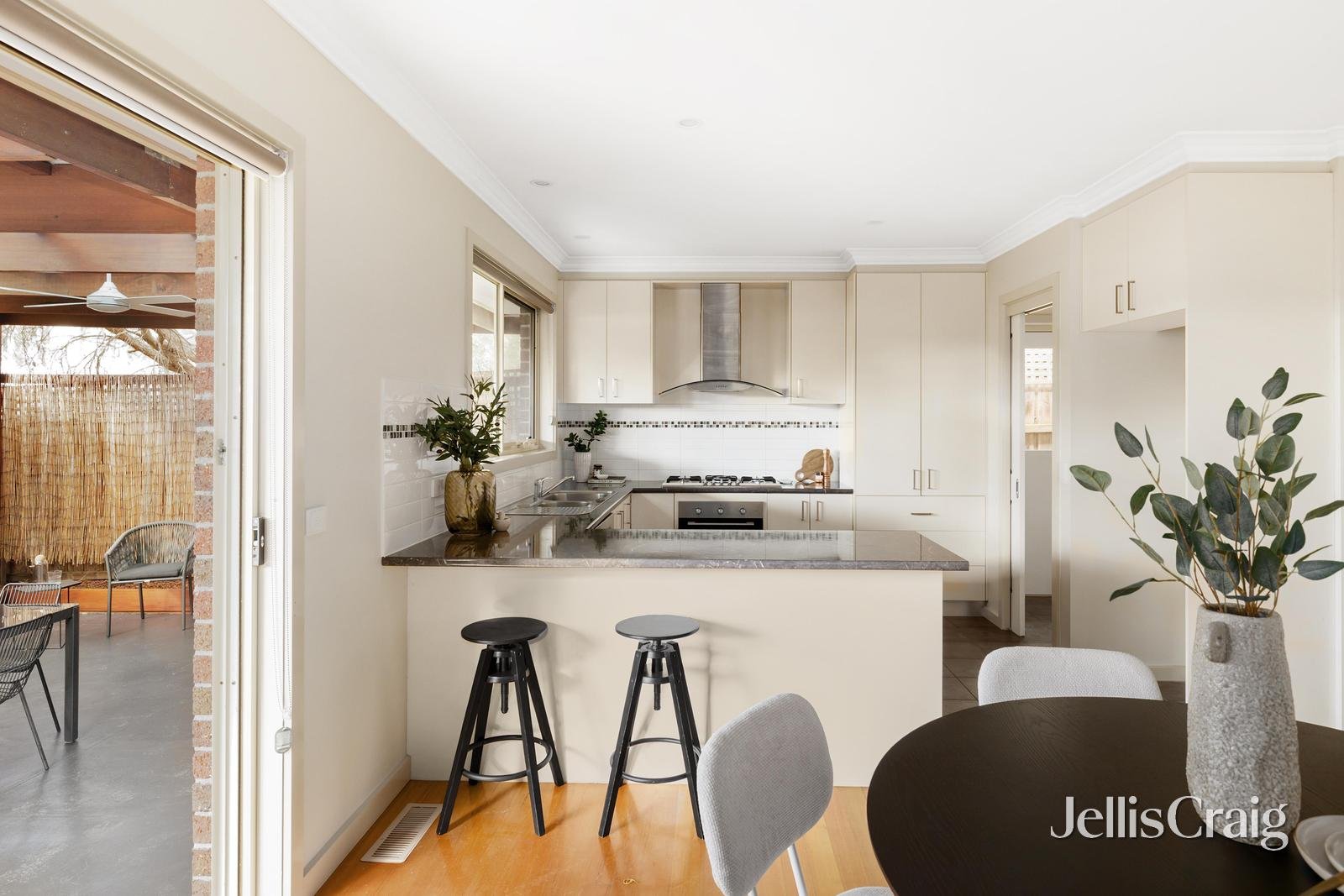 2/6 Mayfield Street, Greensborough image 6