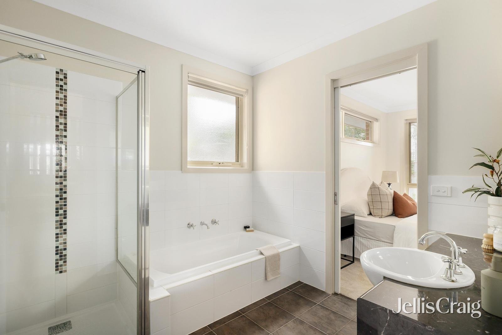 2/6 Mayfield Street, Greensborough image 9