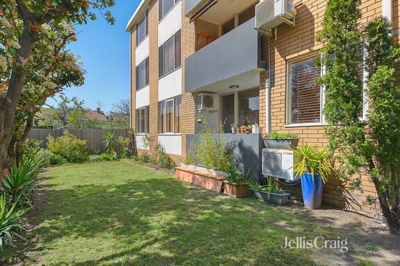 2/6 McKay Street, Coburg image 6