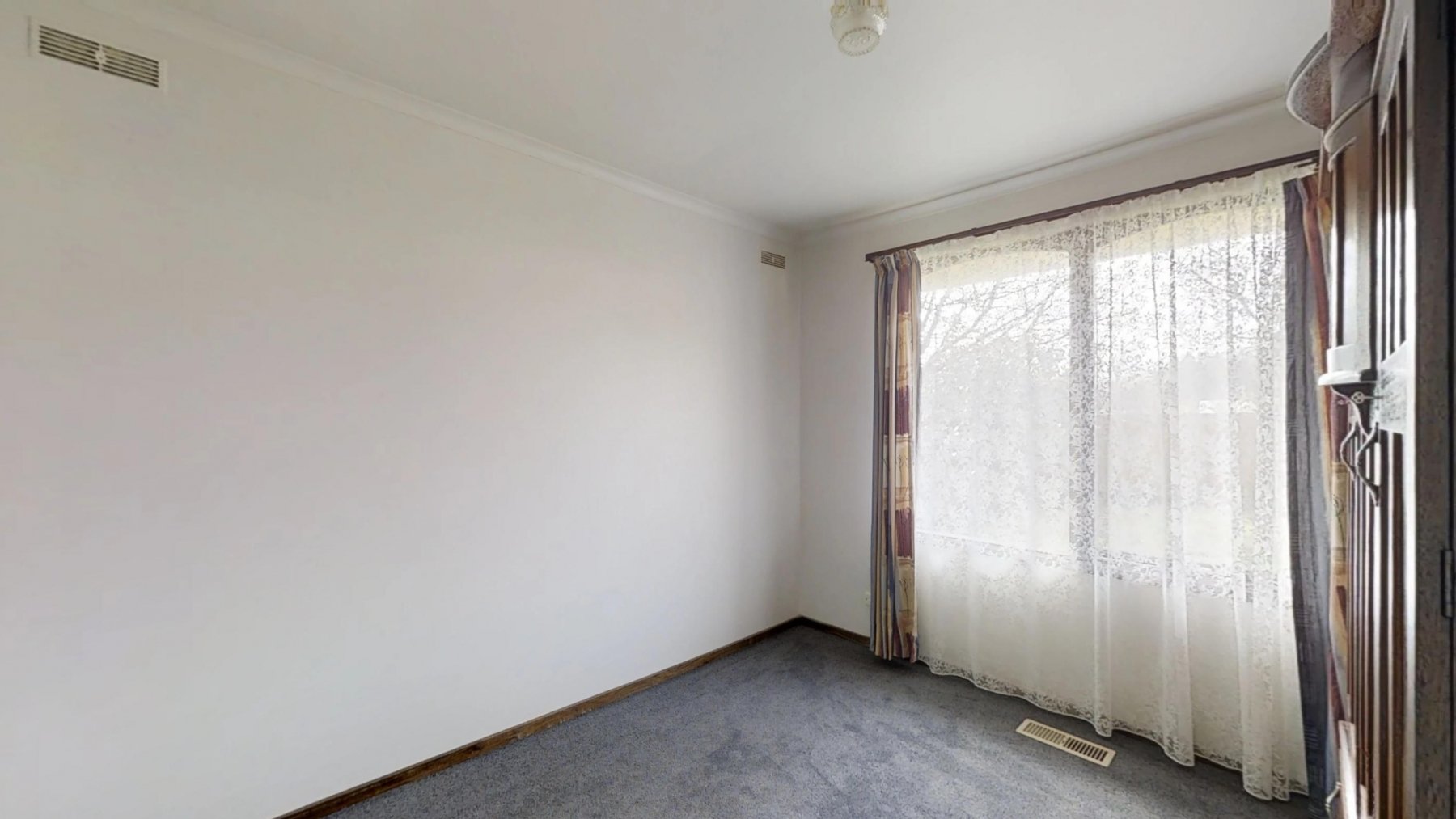 Property Gallery Thumbnail 9