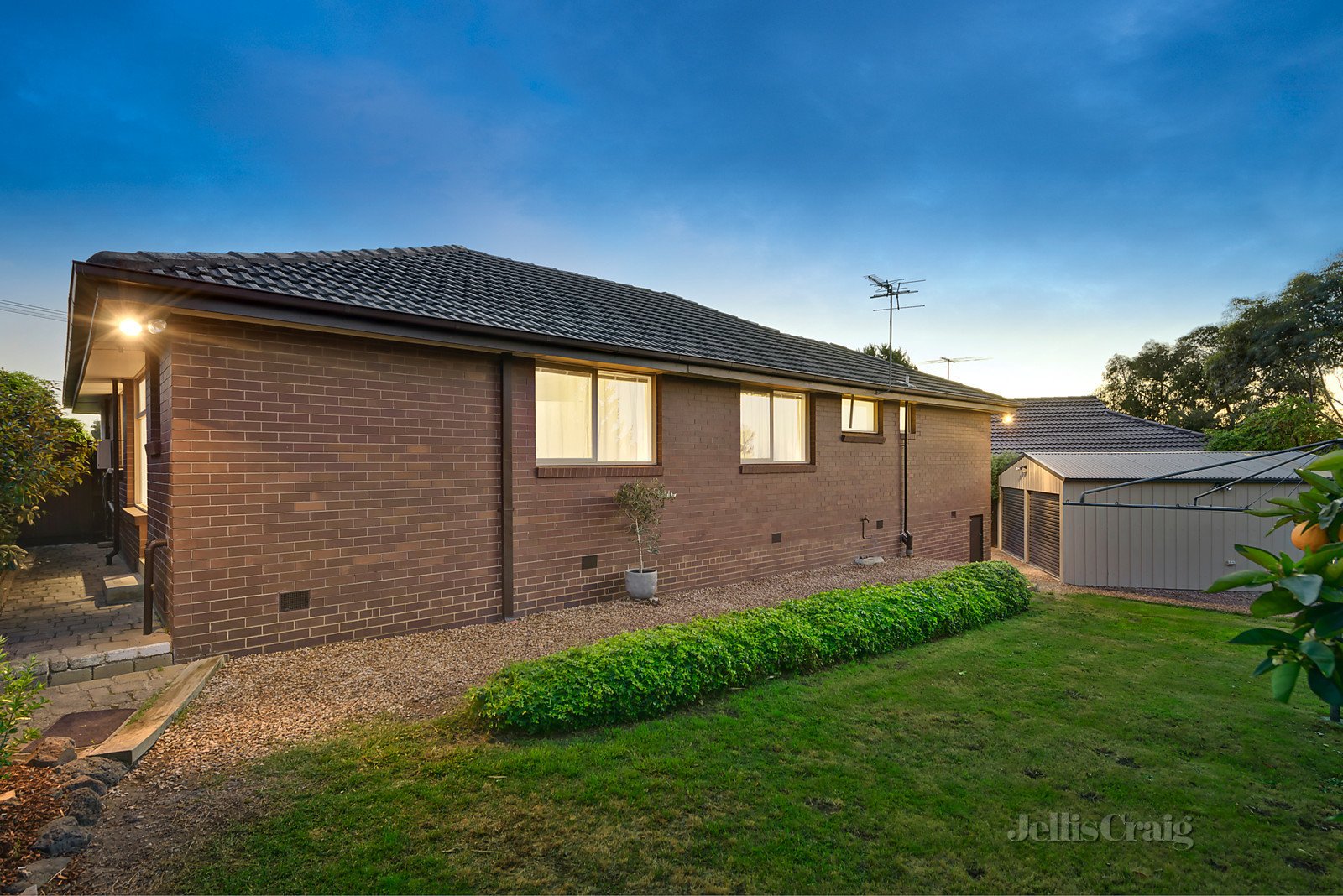 26 O'Brien Crescent, Blackburn South image 10