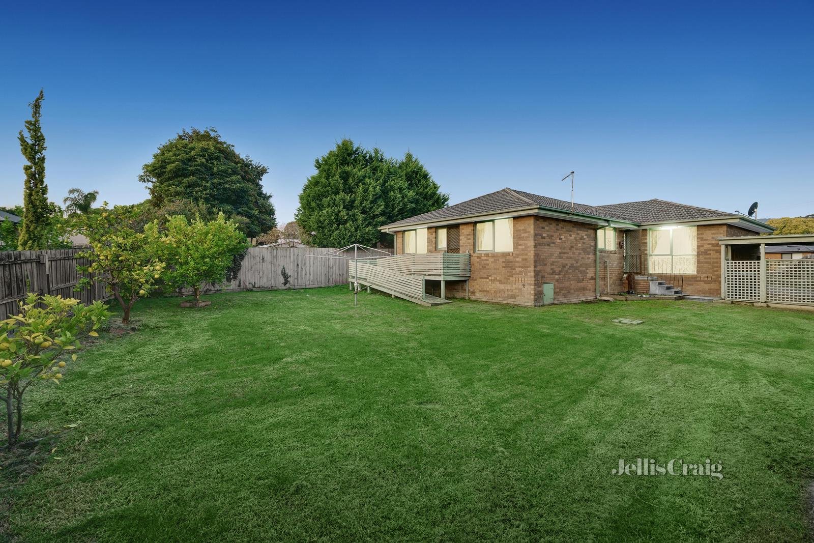 26 Pearl Place, Ferntree Gully image 12
