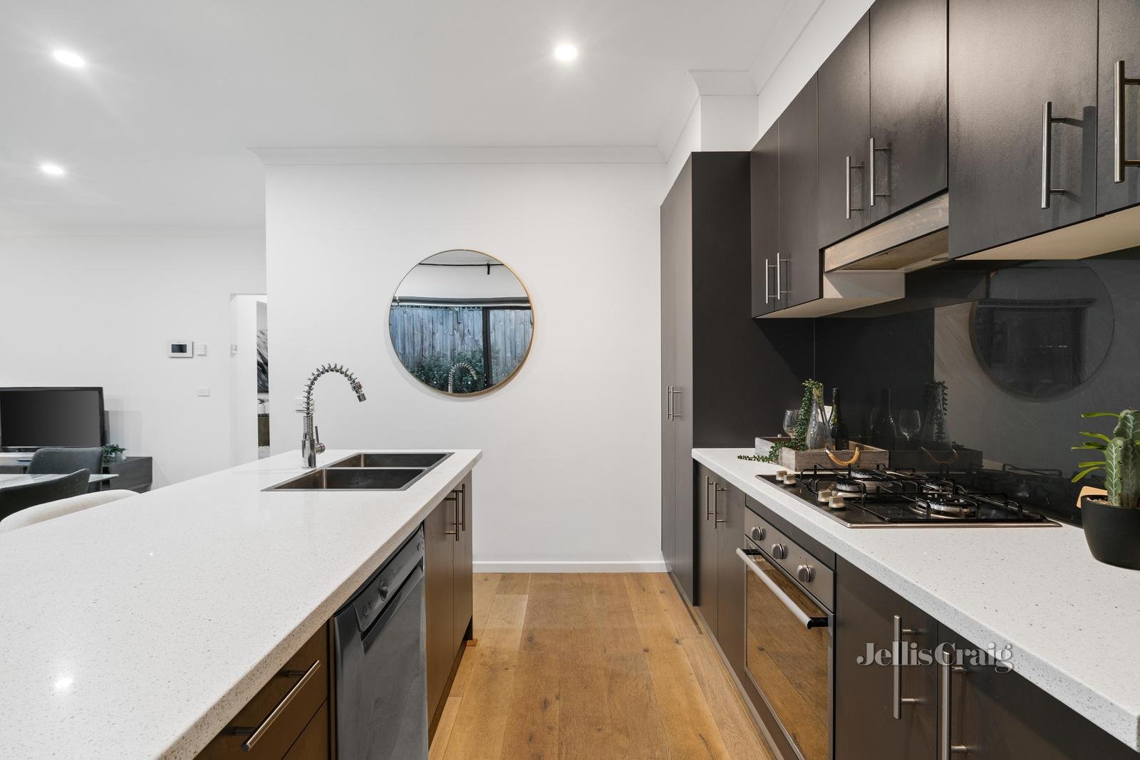 2/6 Prince Edward Avenue, Mitcham image 4