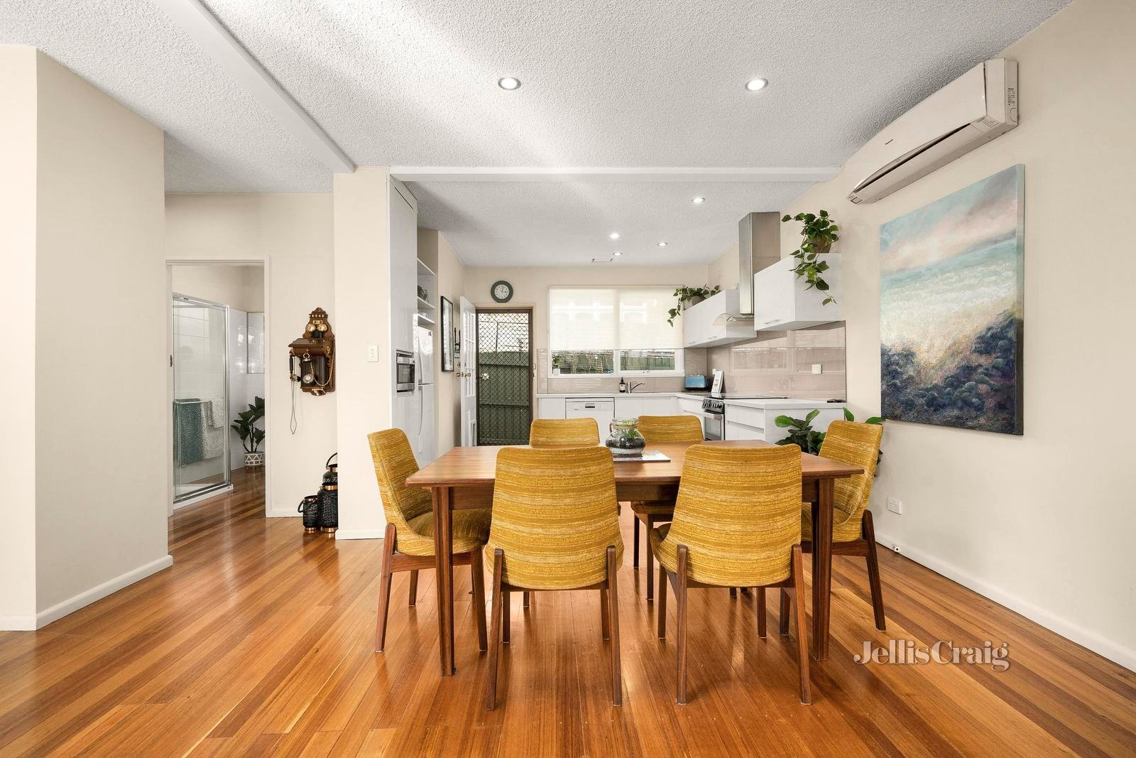 2/6 Riverview Road, Essendon image 5