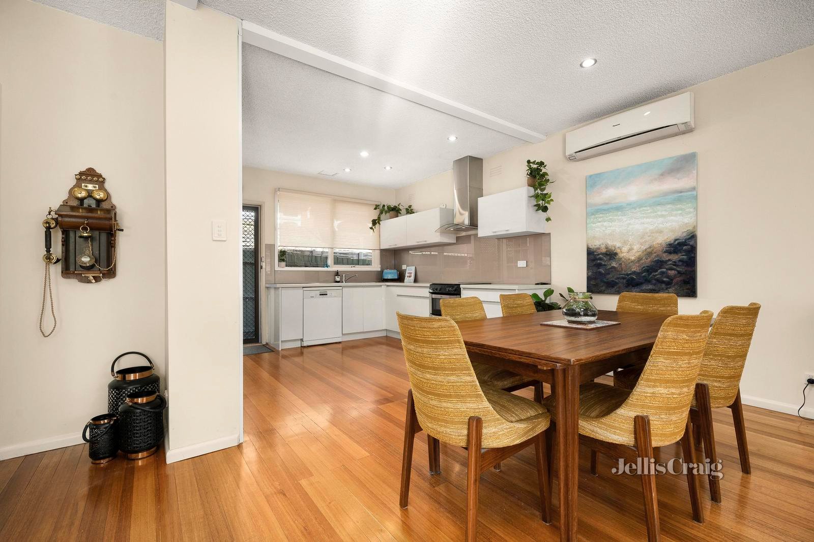 2/6 Riverview Road, Essendon image 6