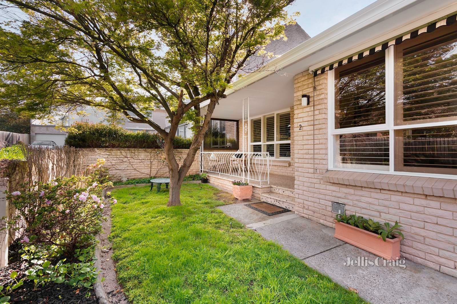 2/6 Riverview Road, Essendon image 12