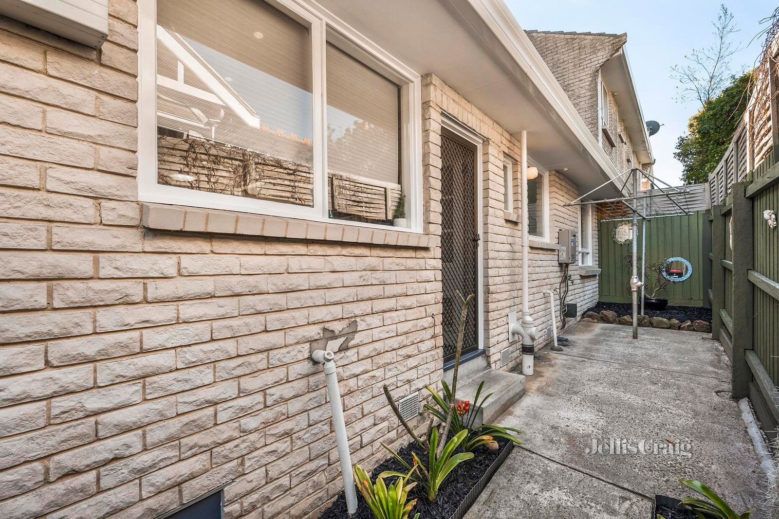2/6 Riverview Road, Essendon image 13