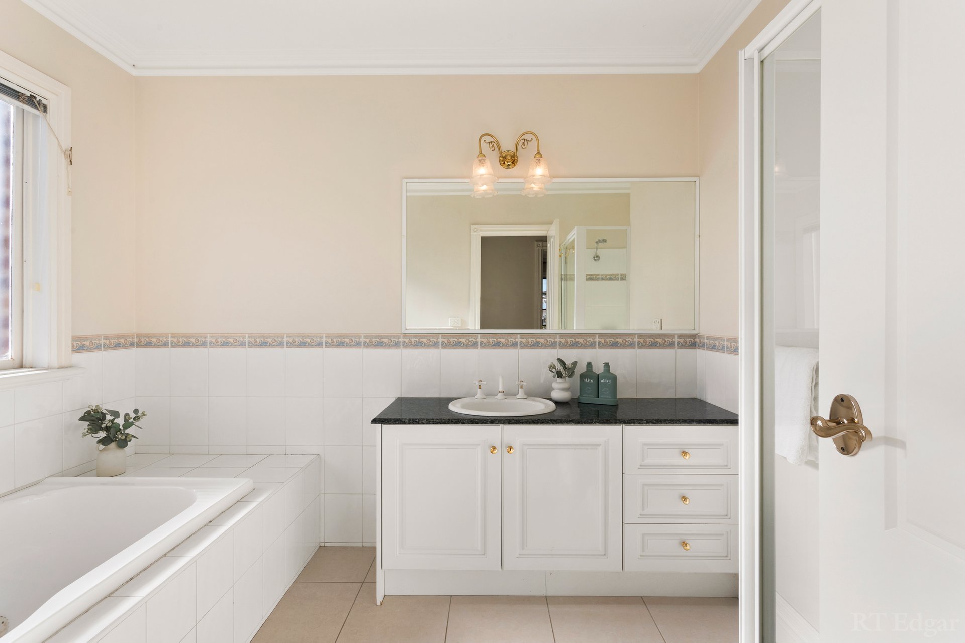 Property Gallery Thumbnail 8