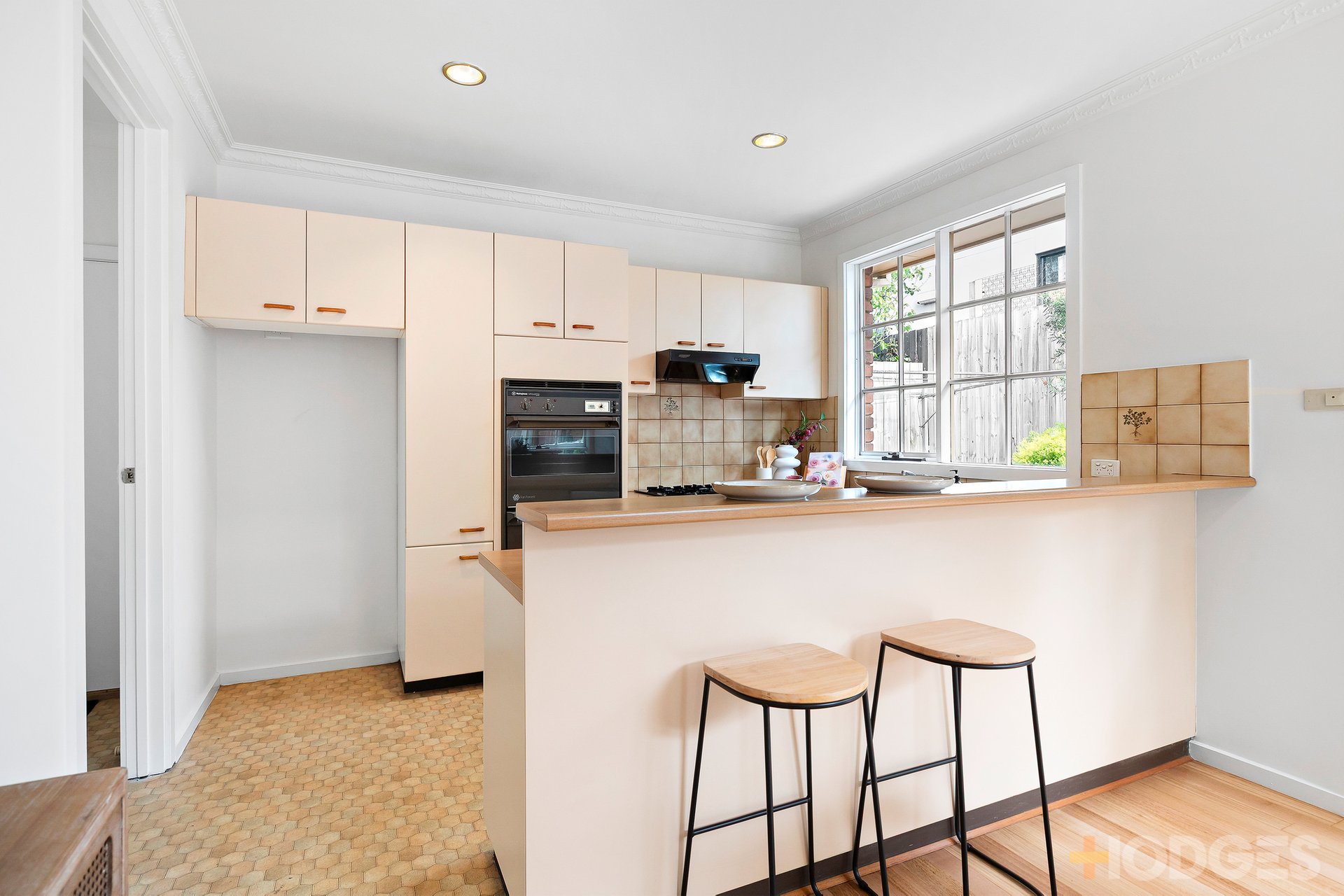 2 / 6 Sandringham Road Sandringham