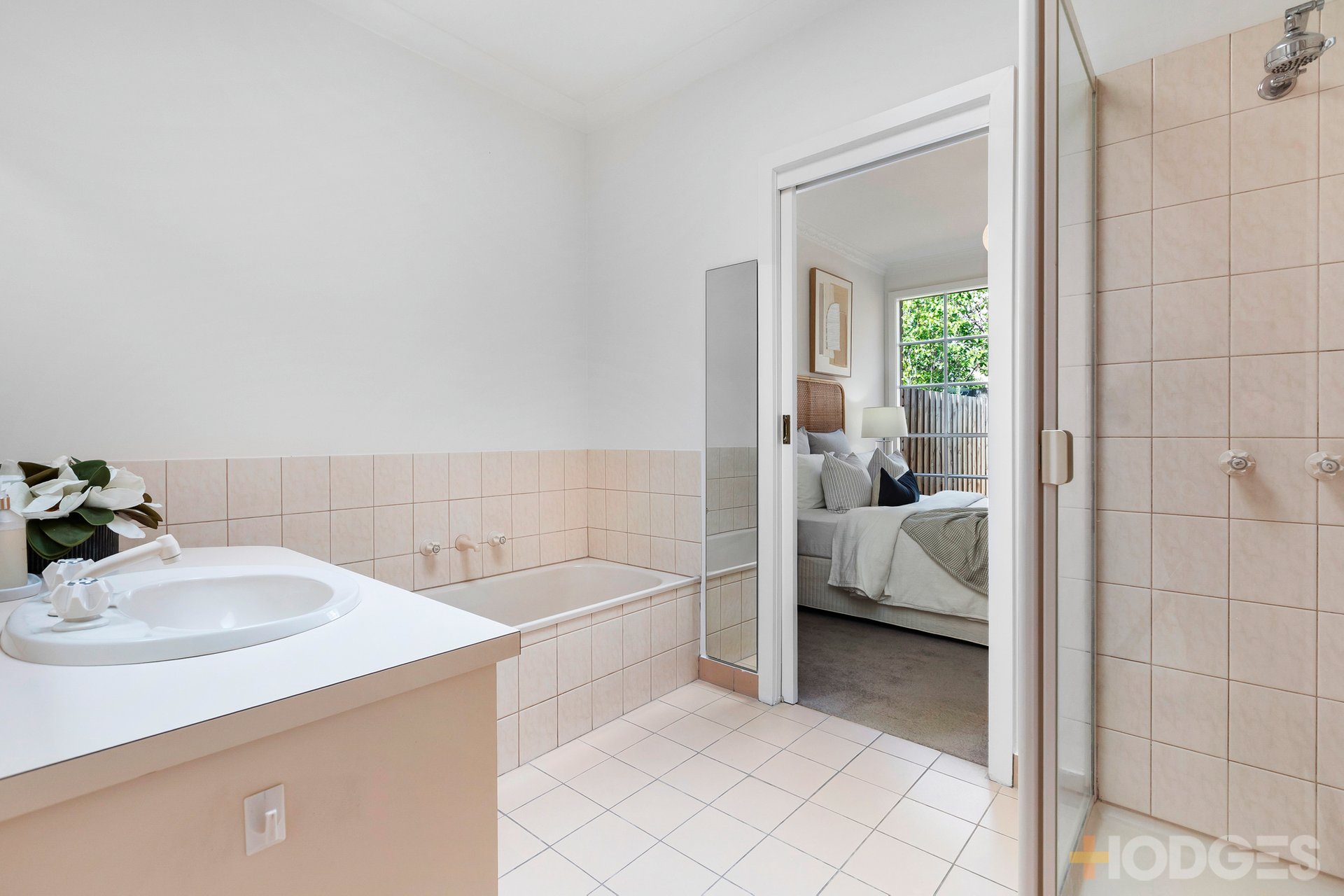 2 / 6 Sandringham Road Sandringham