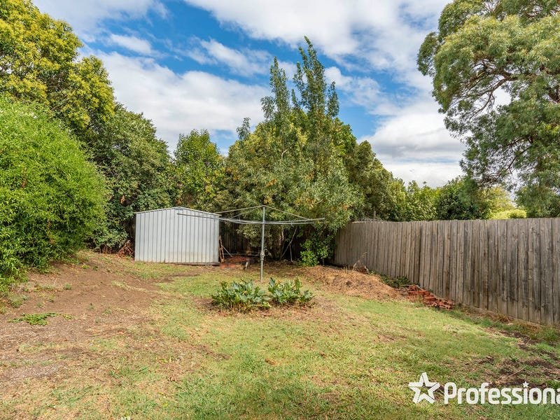 26 Savanna Drive, Mooroolbark image 11