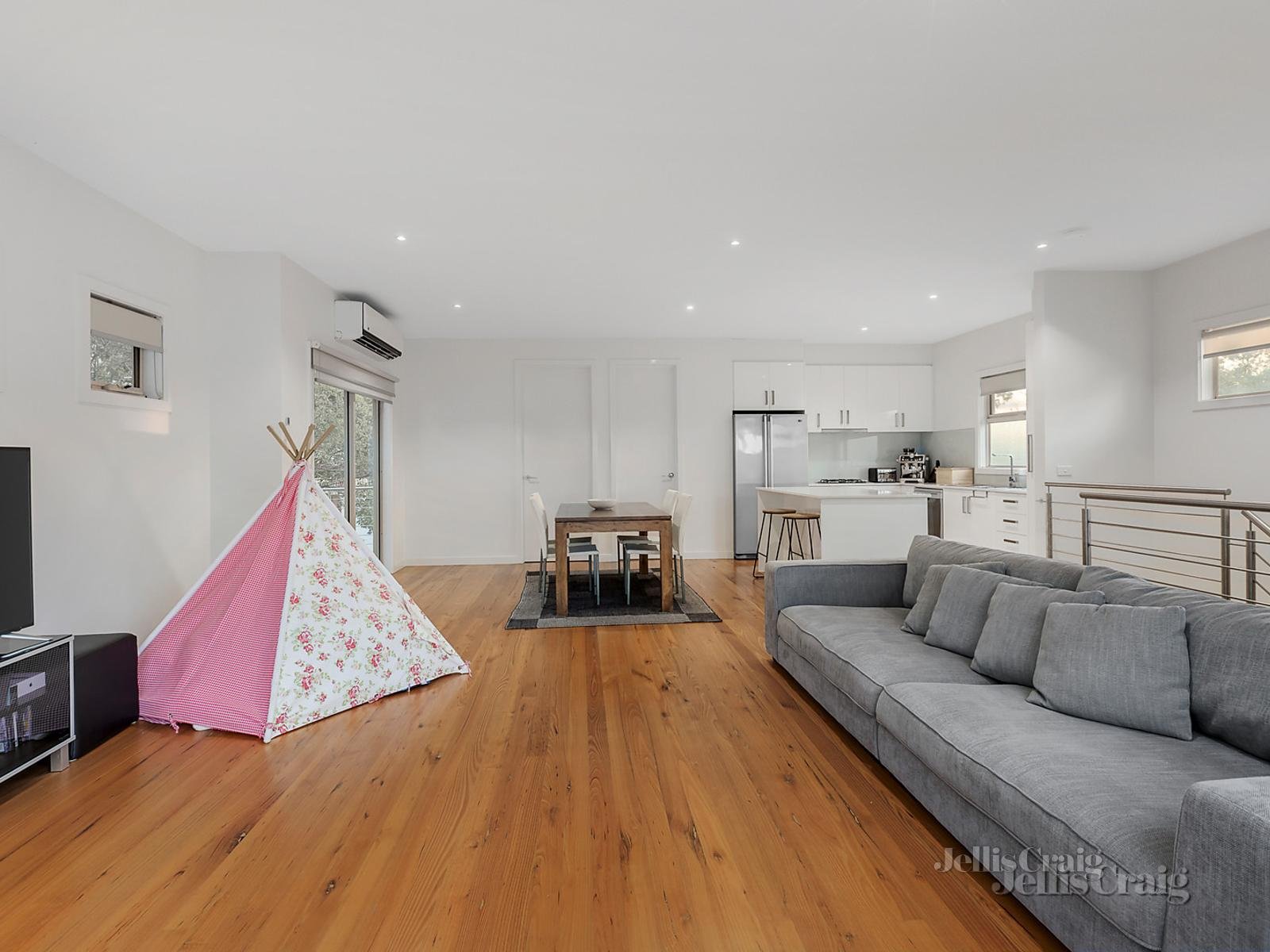 2/6 Shalbury Avenue, Eltham image 2