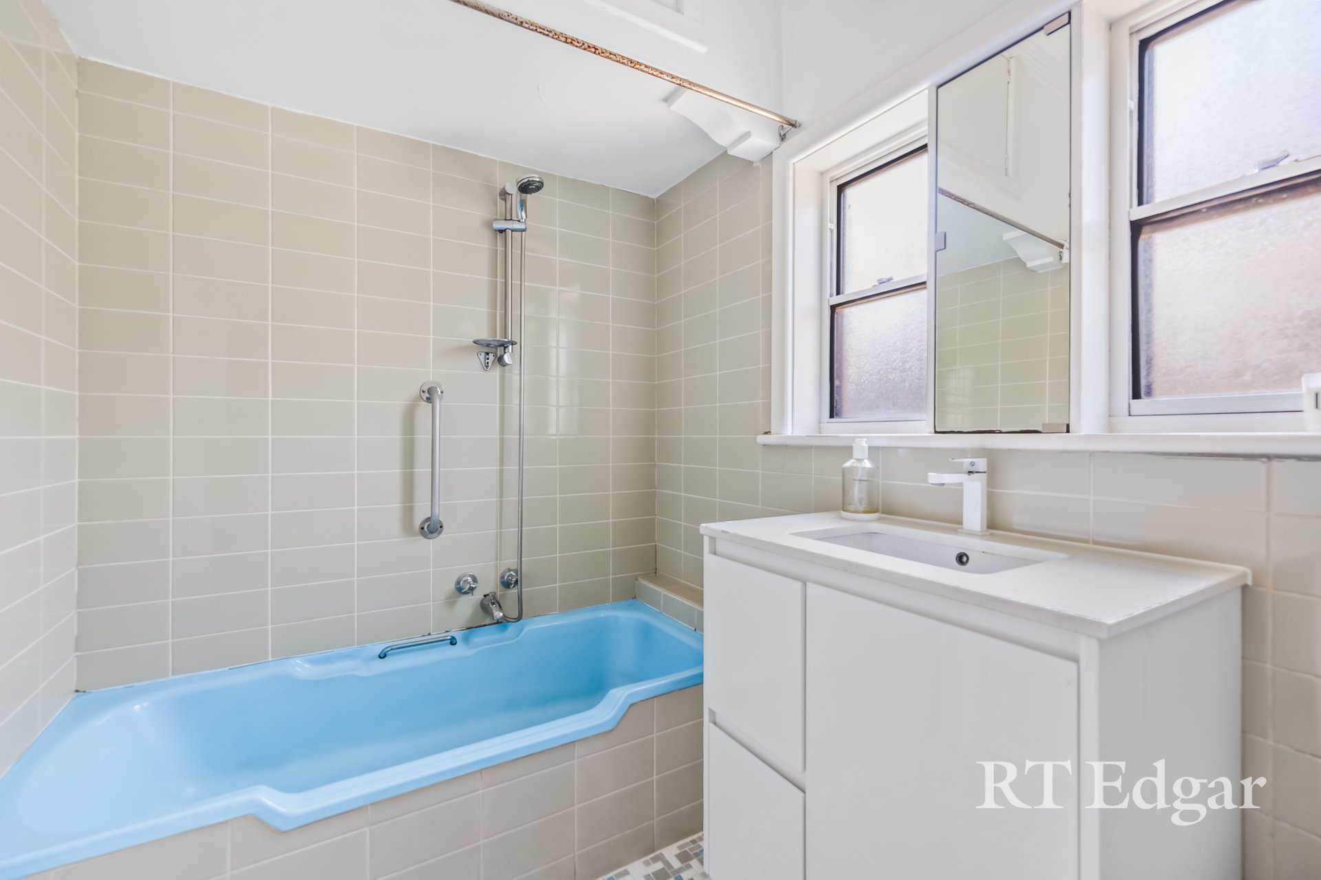 Property Gallery Thumbnail 6
