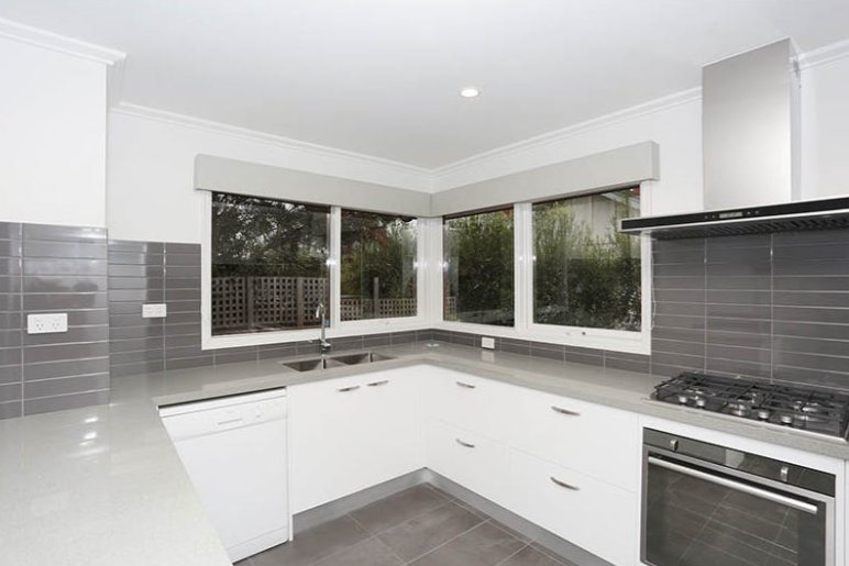 2/6 Smith Road, Camberwell image 2