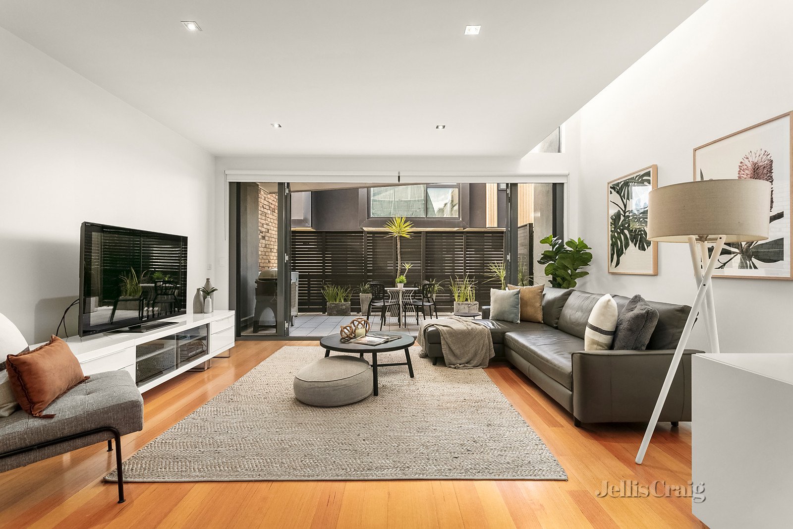 2/6 Talbot Road, Strathmore image 2