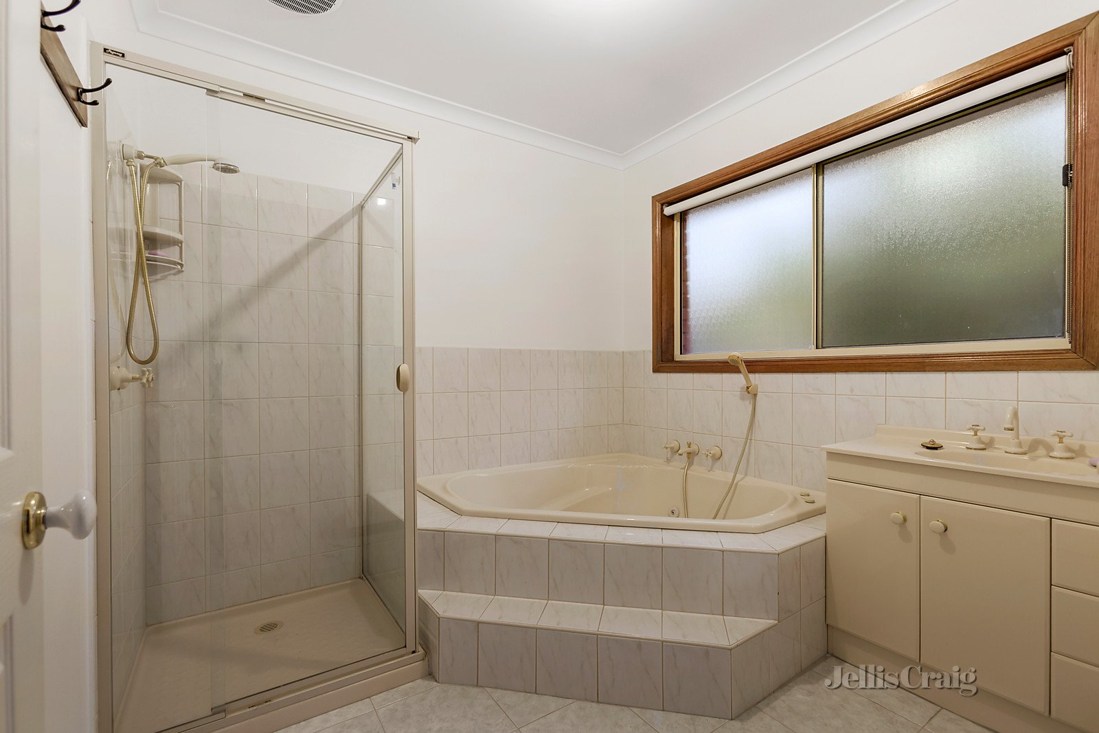 26 Tamboon Drive, Greensborough image 6