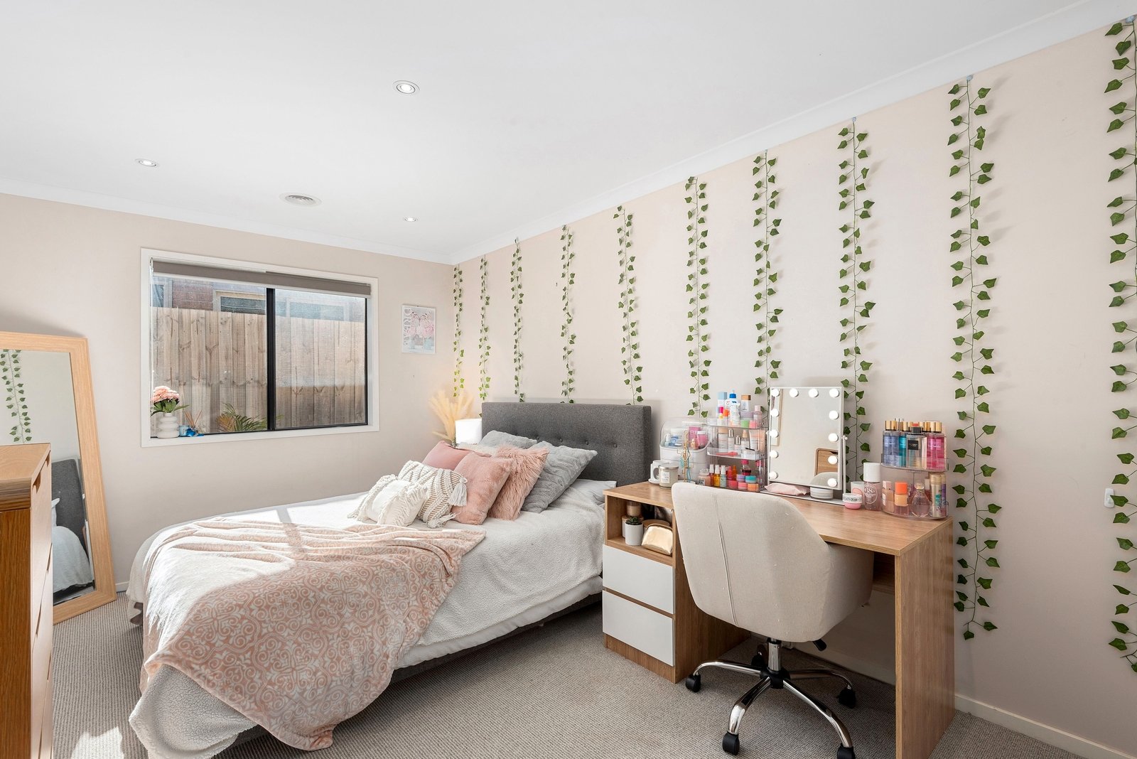 Property Gallery Thumbnail 9