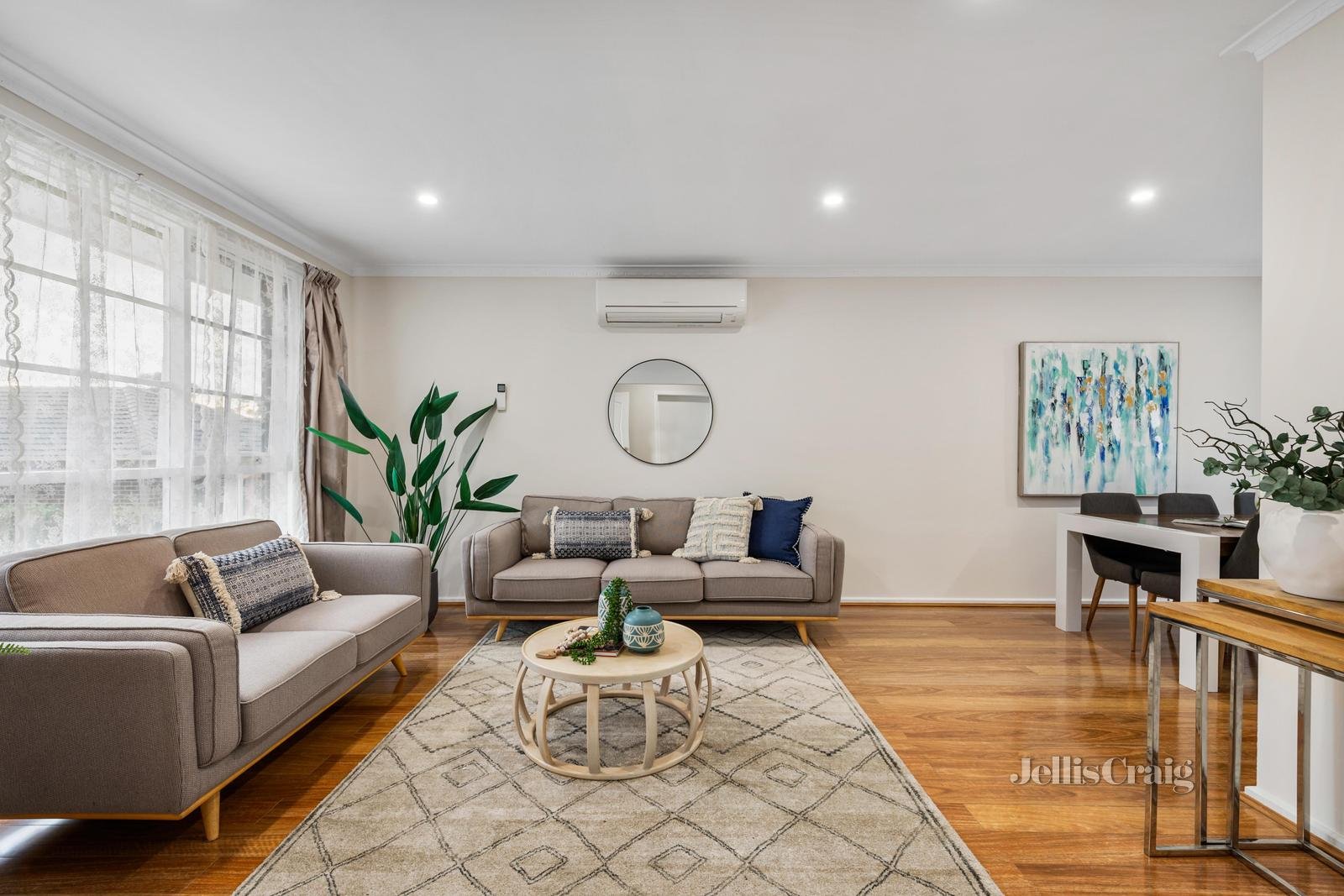 2/6 Waratah Street, Glen Waverley image 2