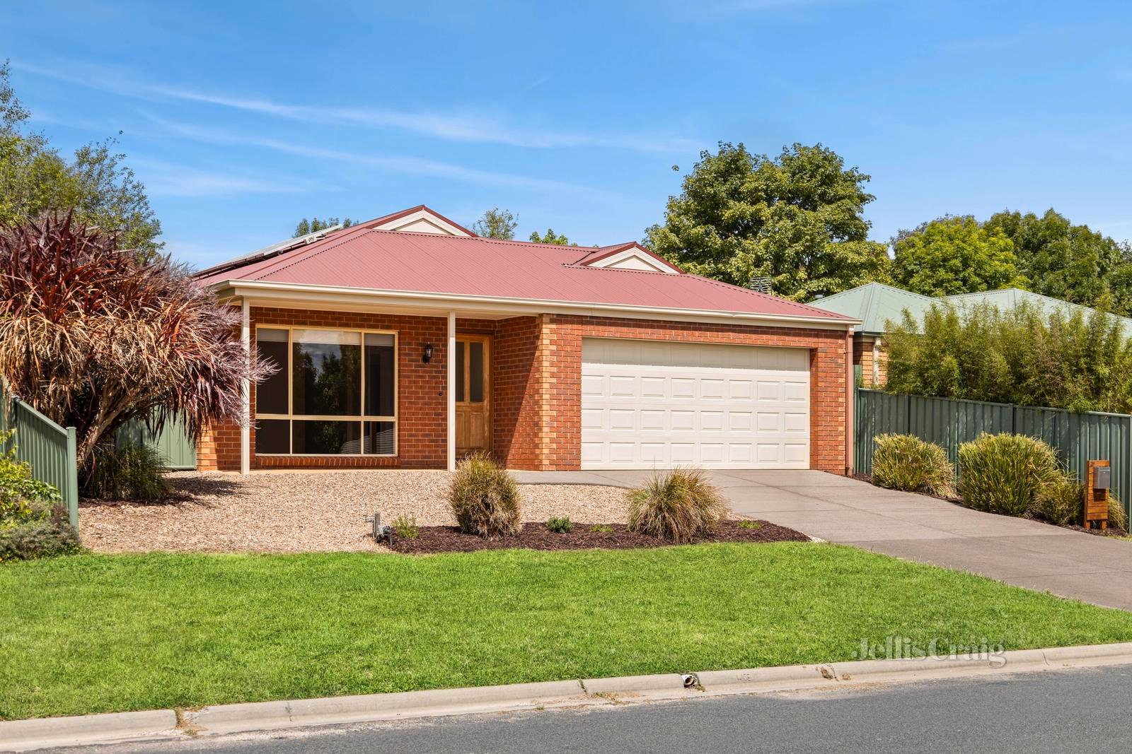 26 Warren Street, Kyneton image 2