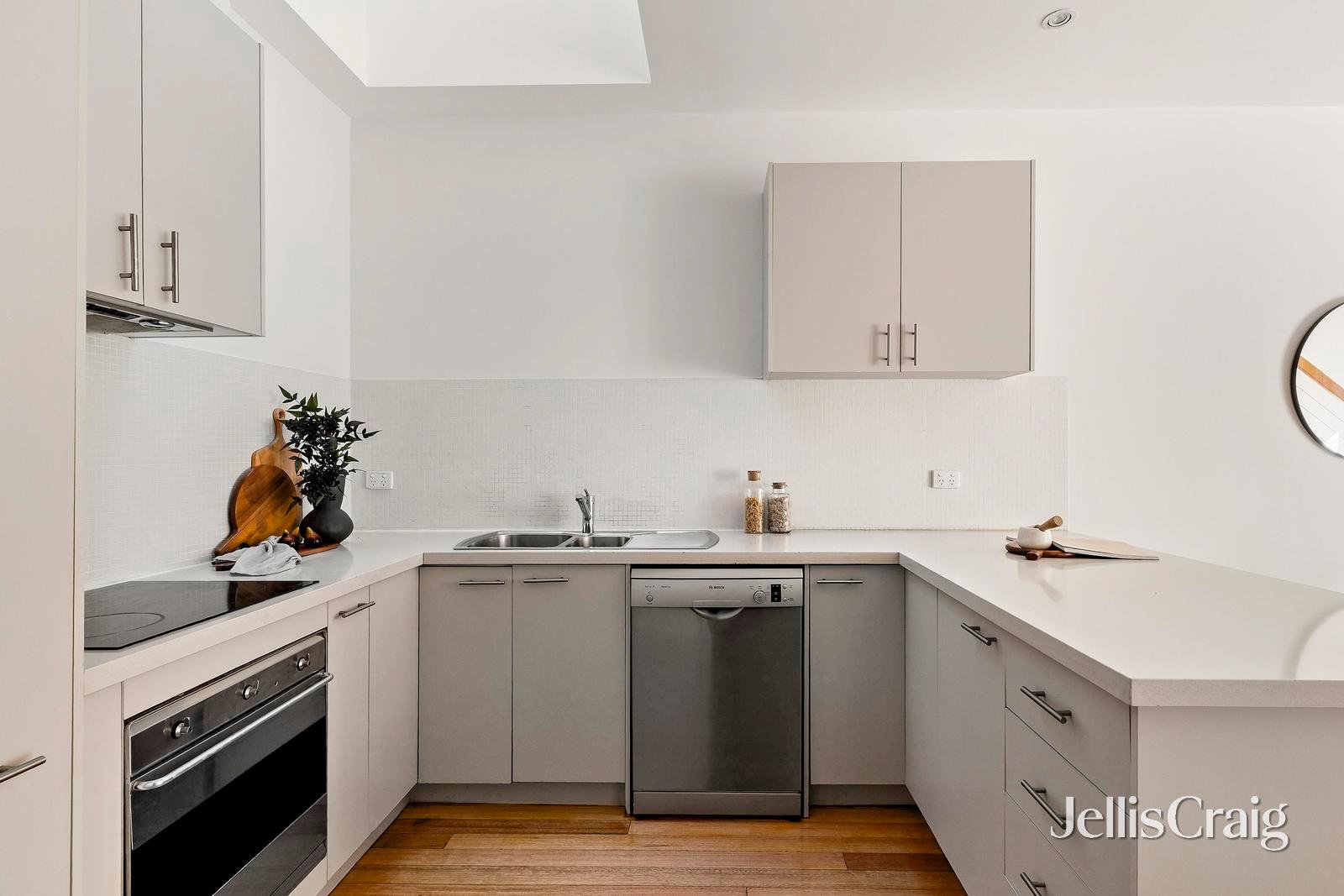 2/60 Courtney Street, North&nbsp;Melbourne image 3