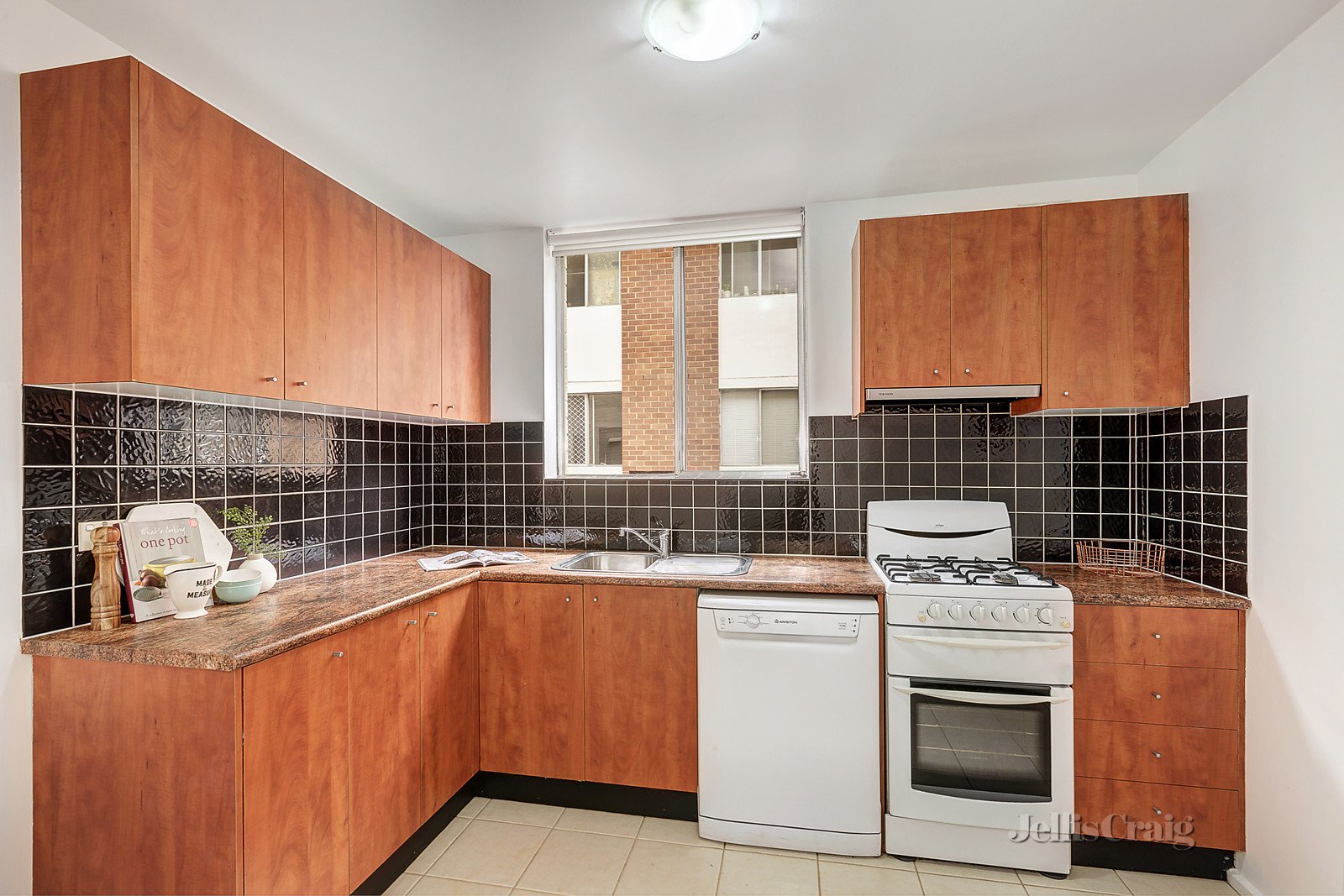 2/60 O'Shanassy Street, North Melbourne image 3