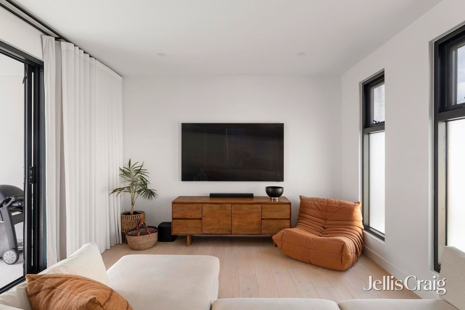2/60 Station Street, Fairfield image 2