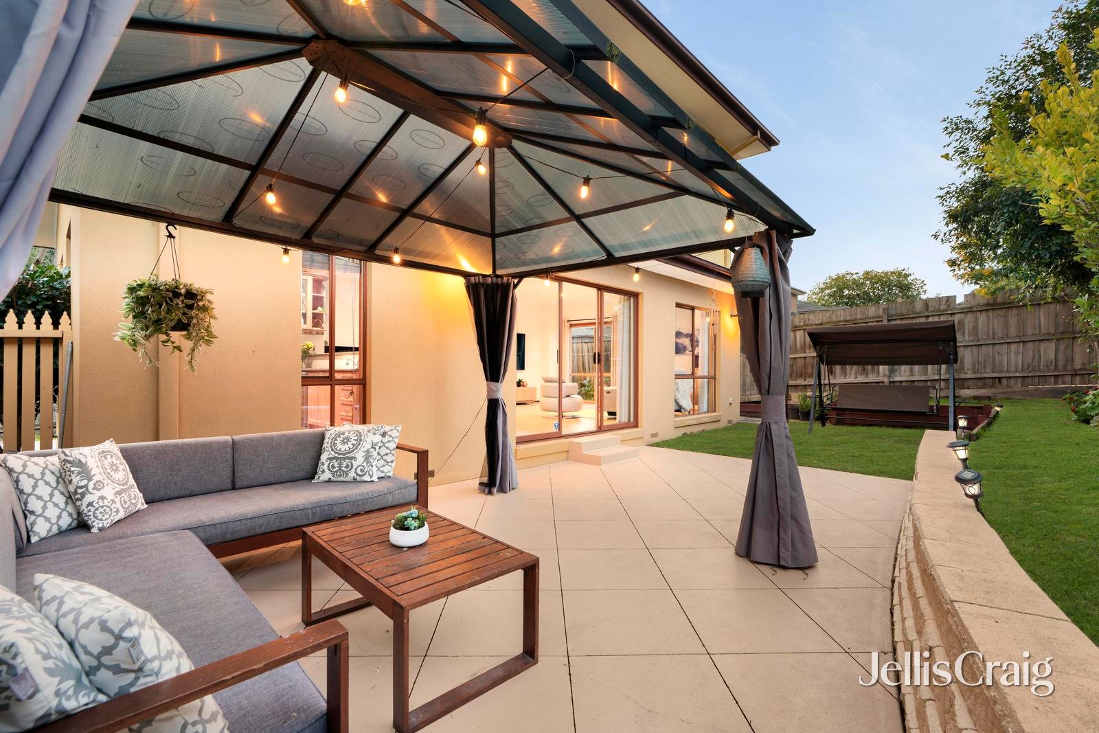 2/609 High Street Road, Mount&nbsp;Waverley image 2