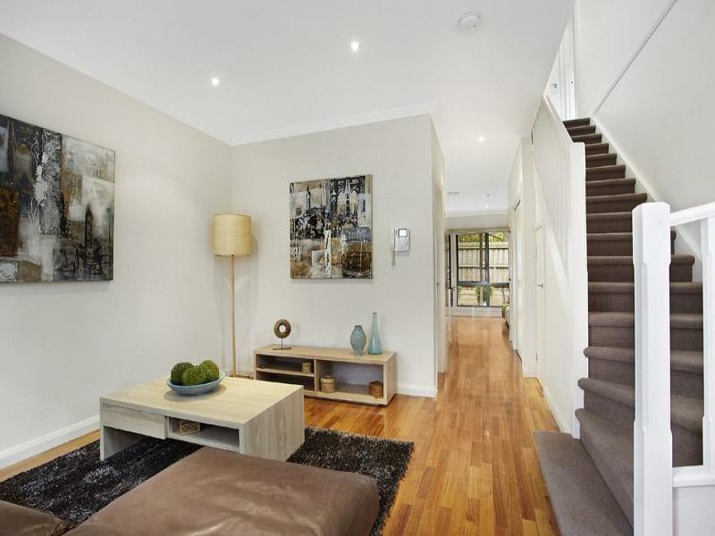 26/1 Nangnak Lane, Mont Albert image 2