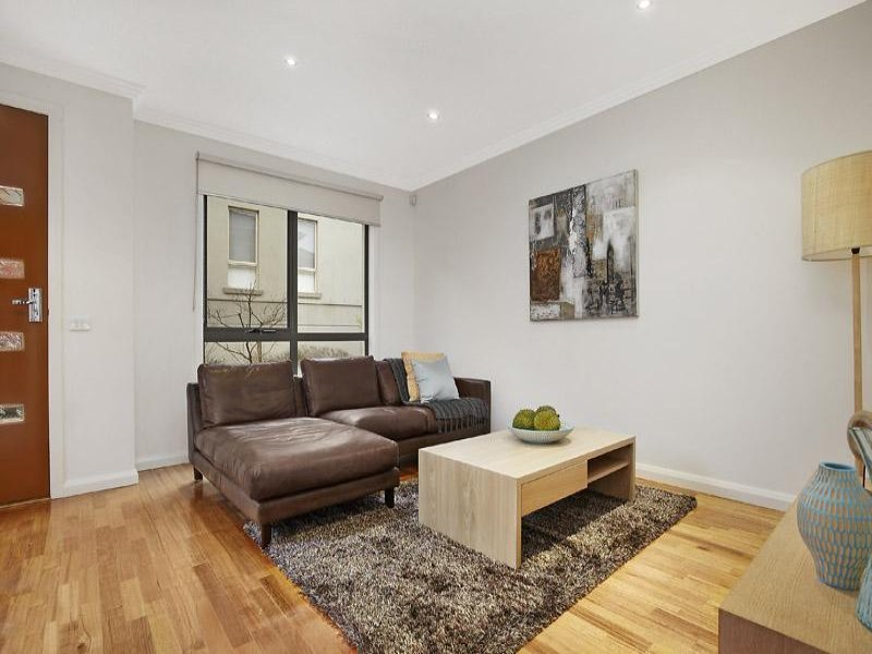 26/1 Nangnak Lane, Mont Albert image 3