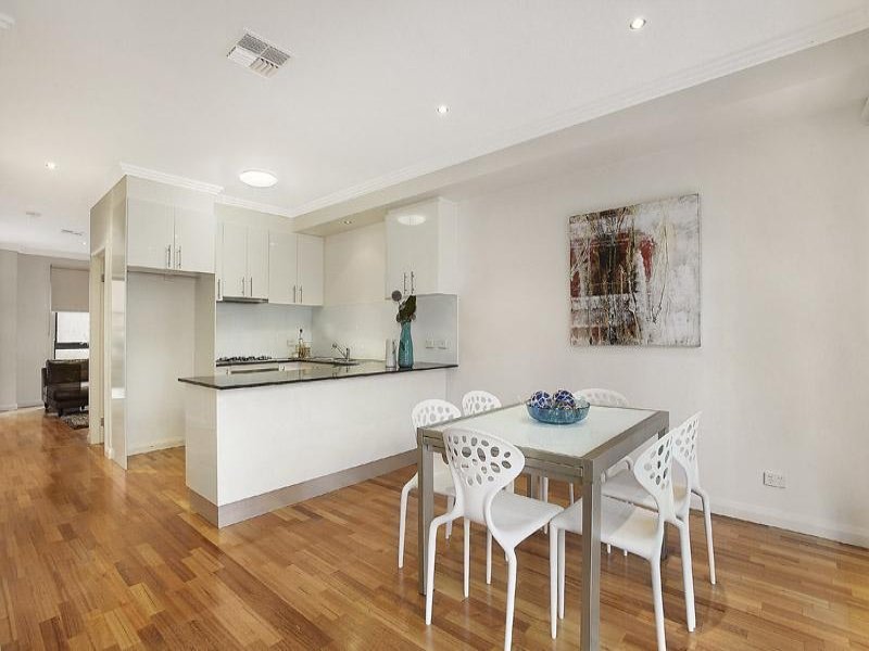 26/1 Nangnak Lane, Mont Albert image 4
