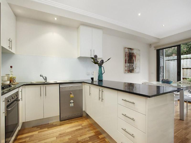 26/1 Nangnak Lane, Mont Albert image 5