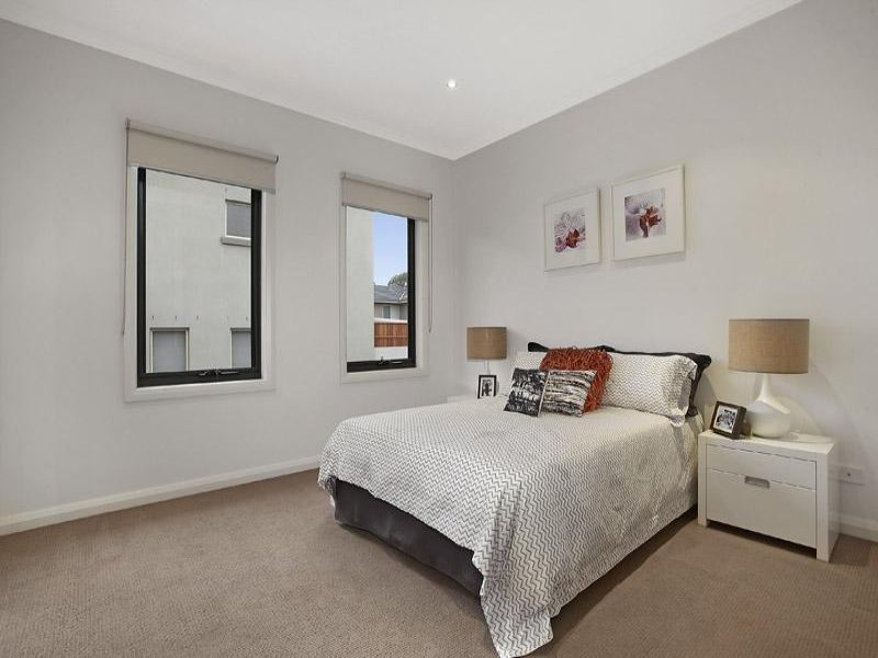 26/1 Nangnak Lane, Mont Albert image 6