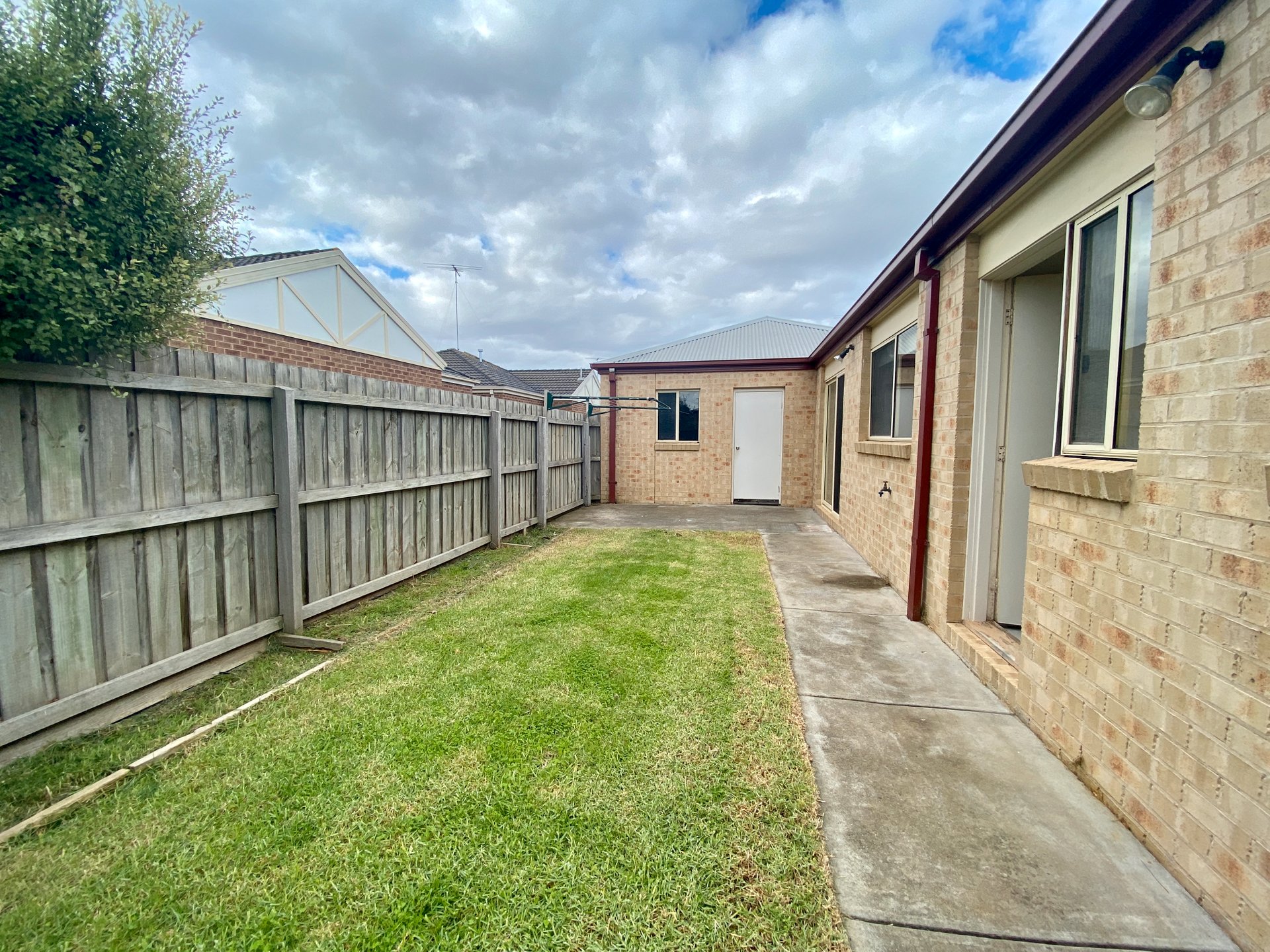 2/61 Rennie Street, Lara image 8