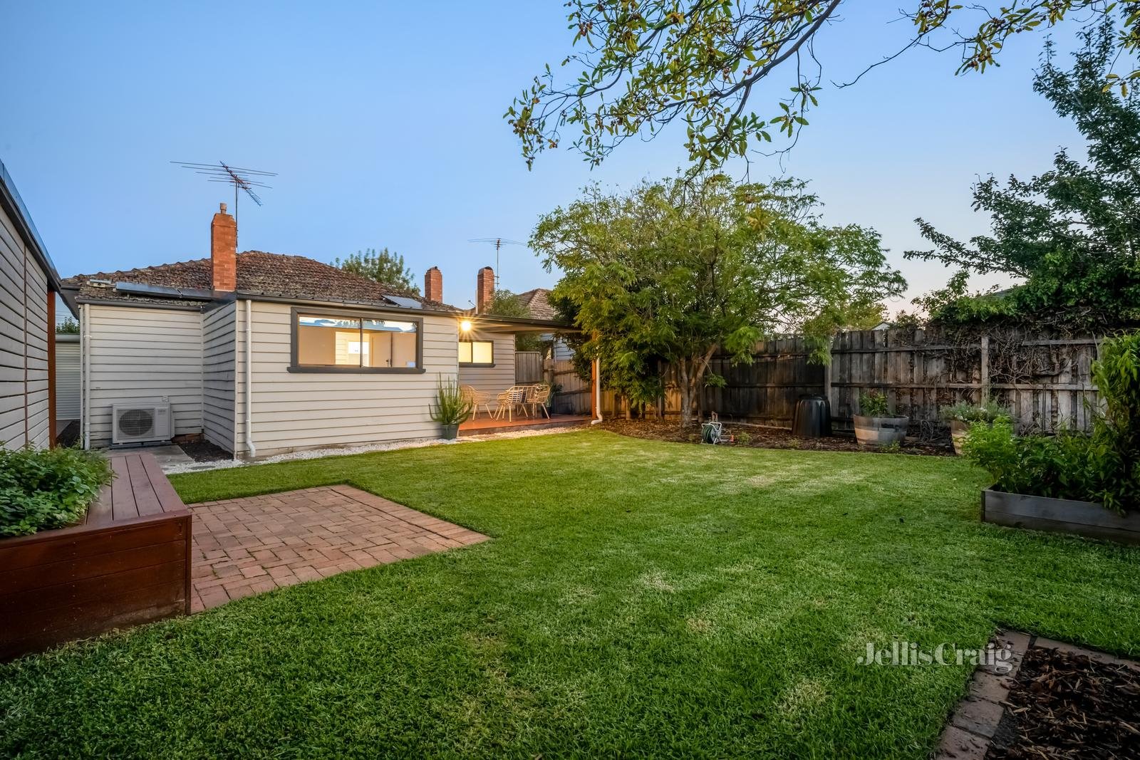 261 Sussex Street, Pascoe Vale image 8