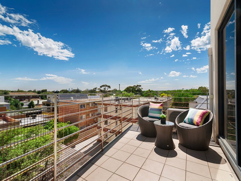 26/125 Ormond Road, Elwood image 1