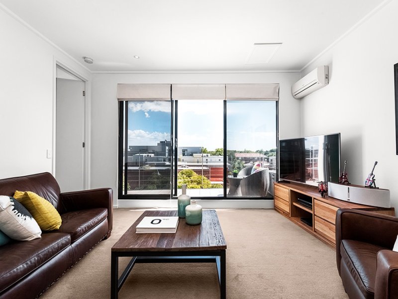 26/125 Ormond Road, Elwood image 2