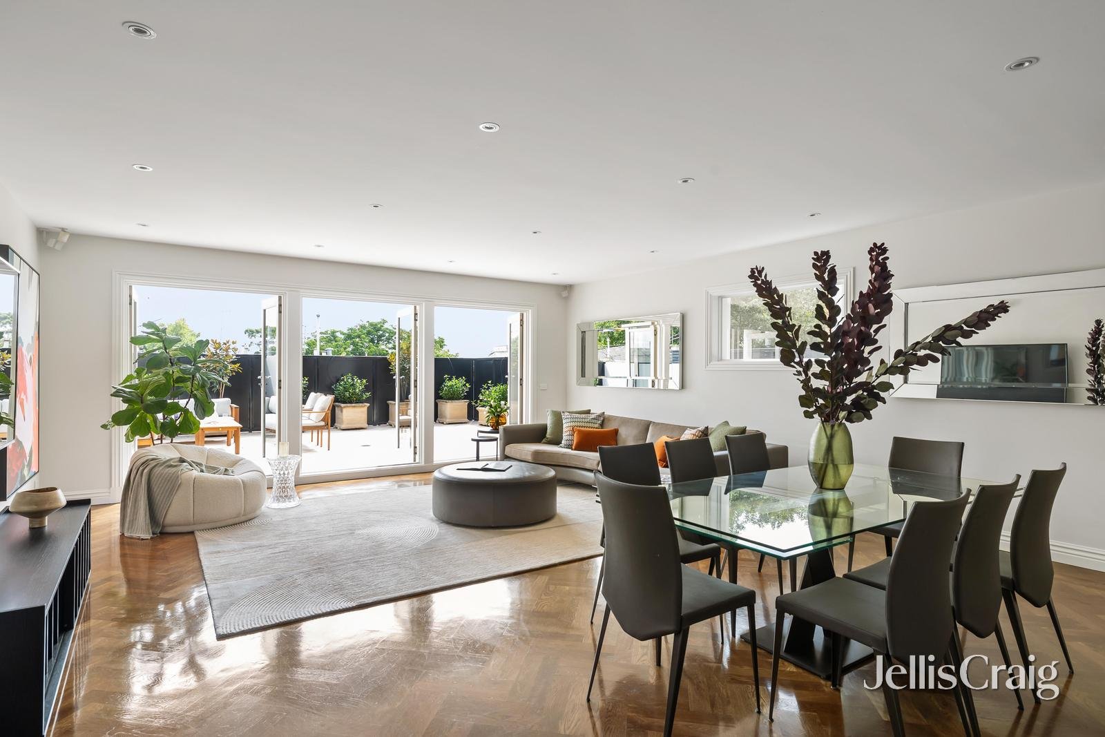 2/619 Toorak Road, Toorak image 2