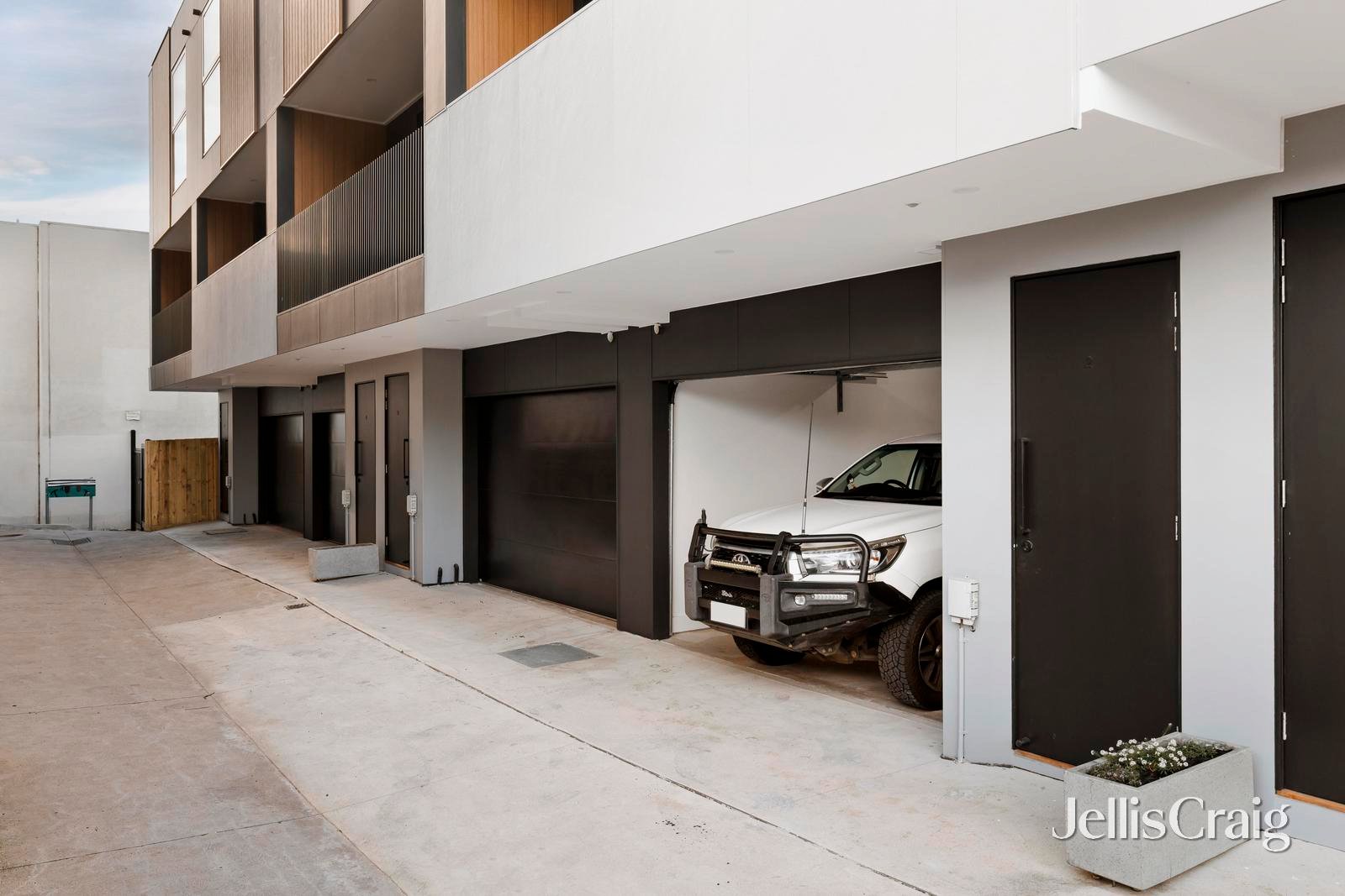 2/62 Albert Street, Footscray image 13