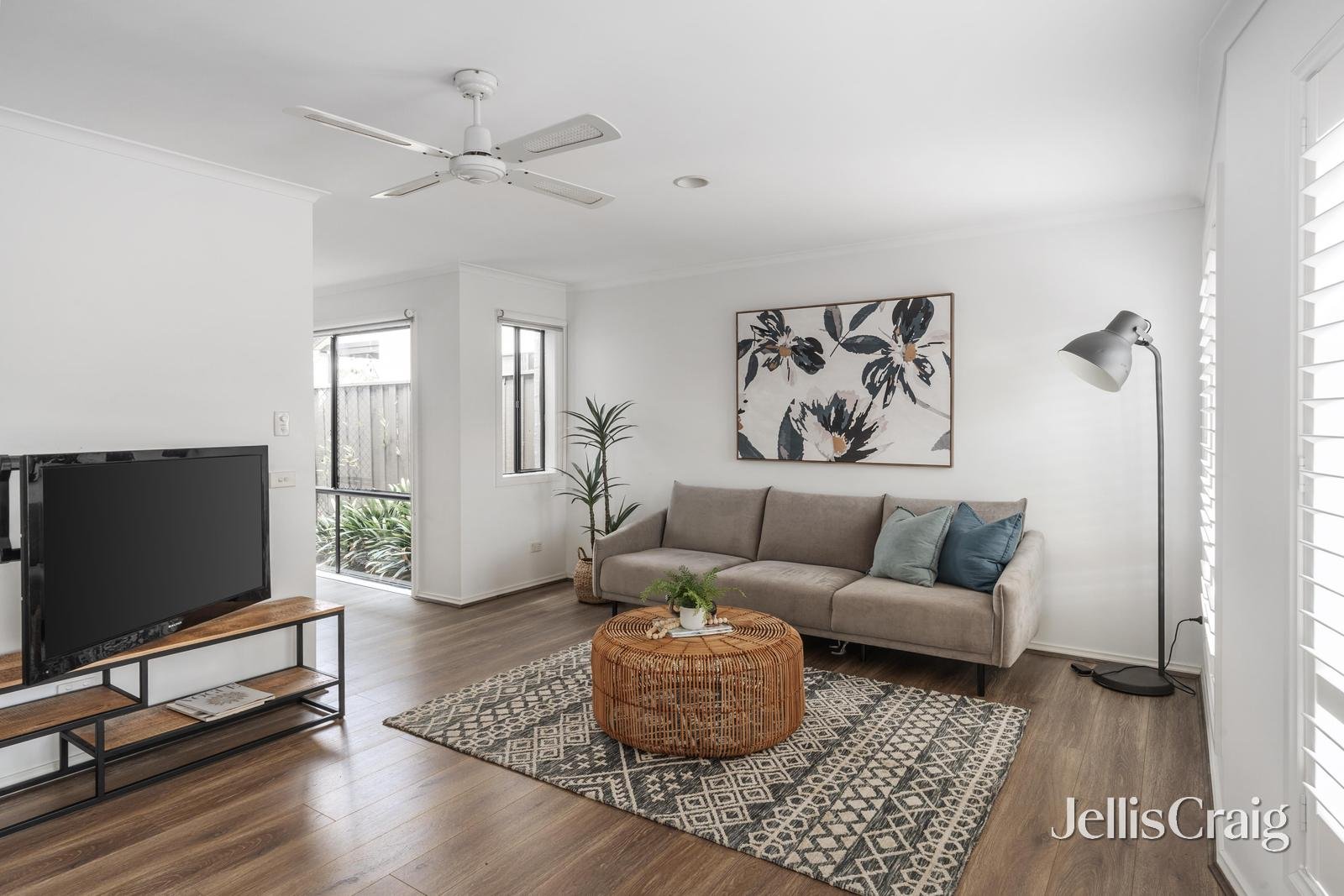 2/62 Bondi Road, Bonbeach image 2