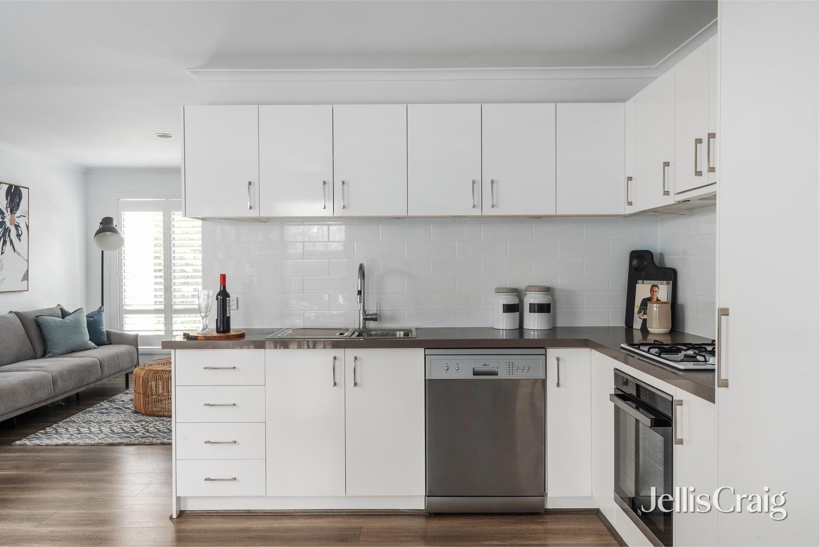 2/62 Bondi Road, Bonbeach image 5