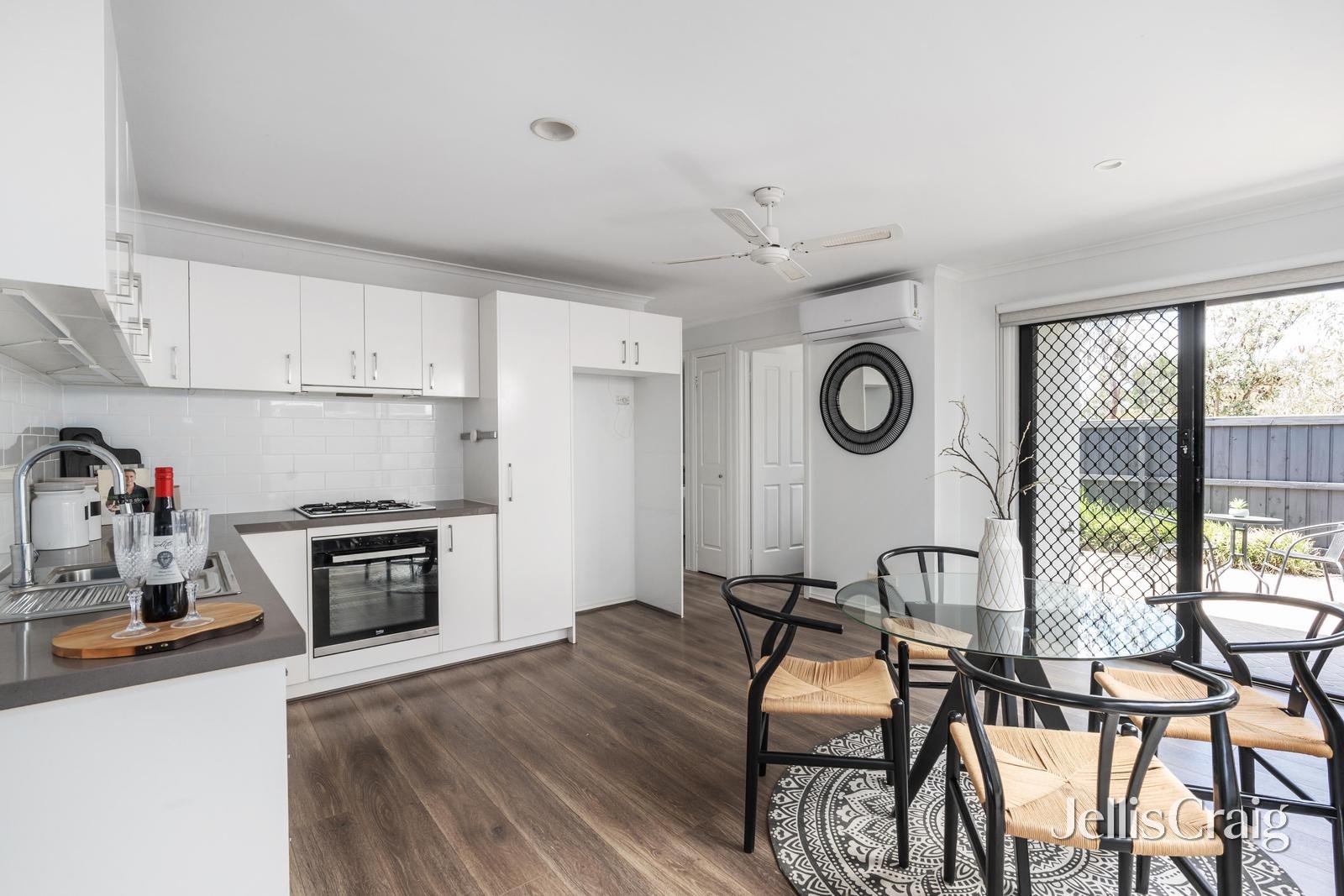2/62 Bondi Road, Bonbeach image 6