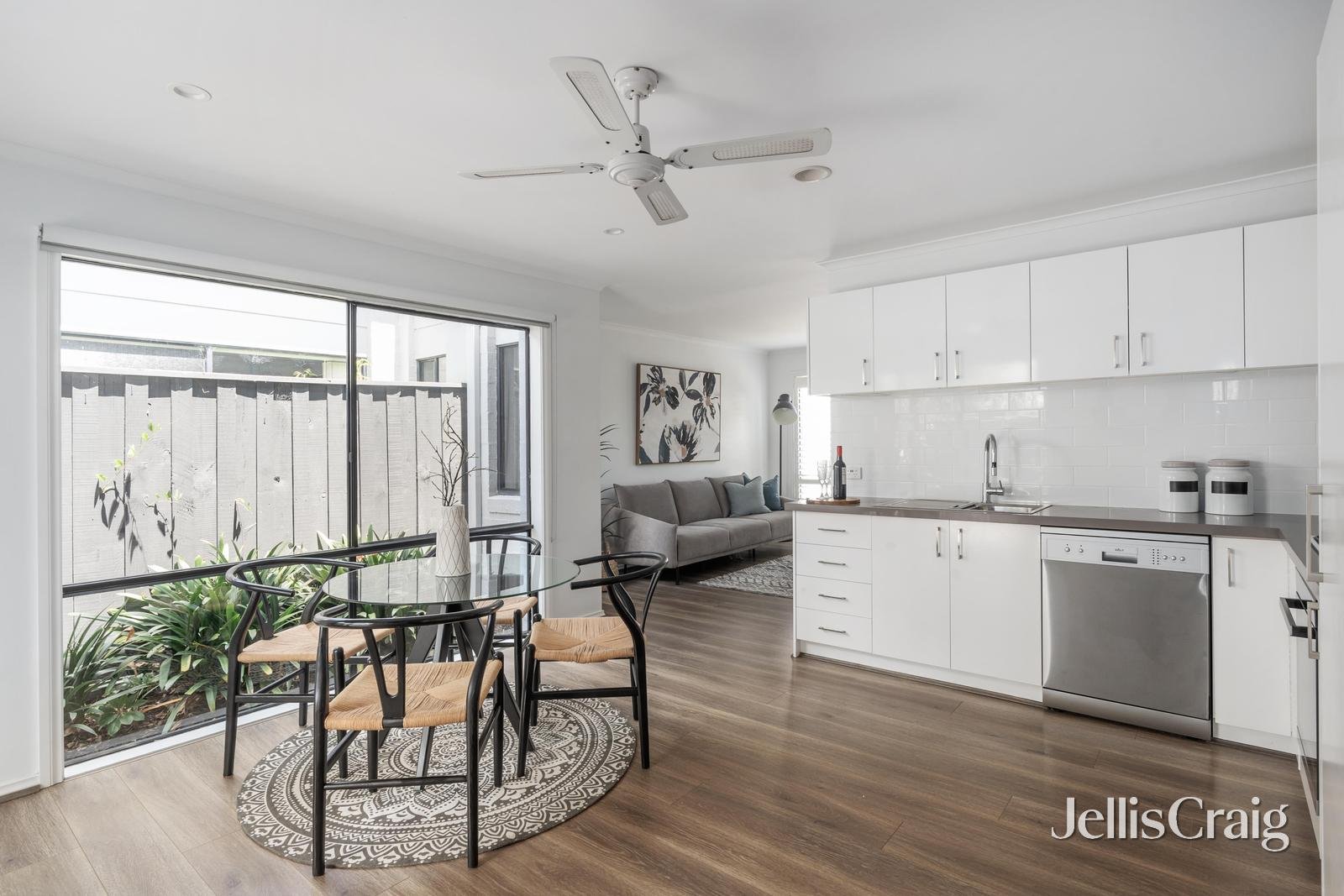 2/62 Bondi Road, Bonbeach image 7