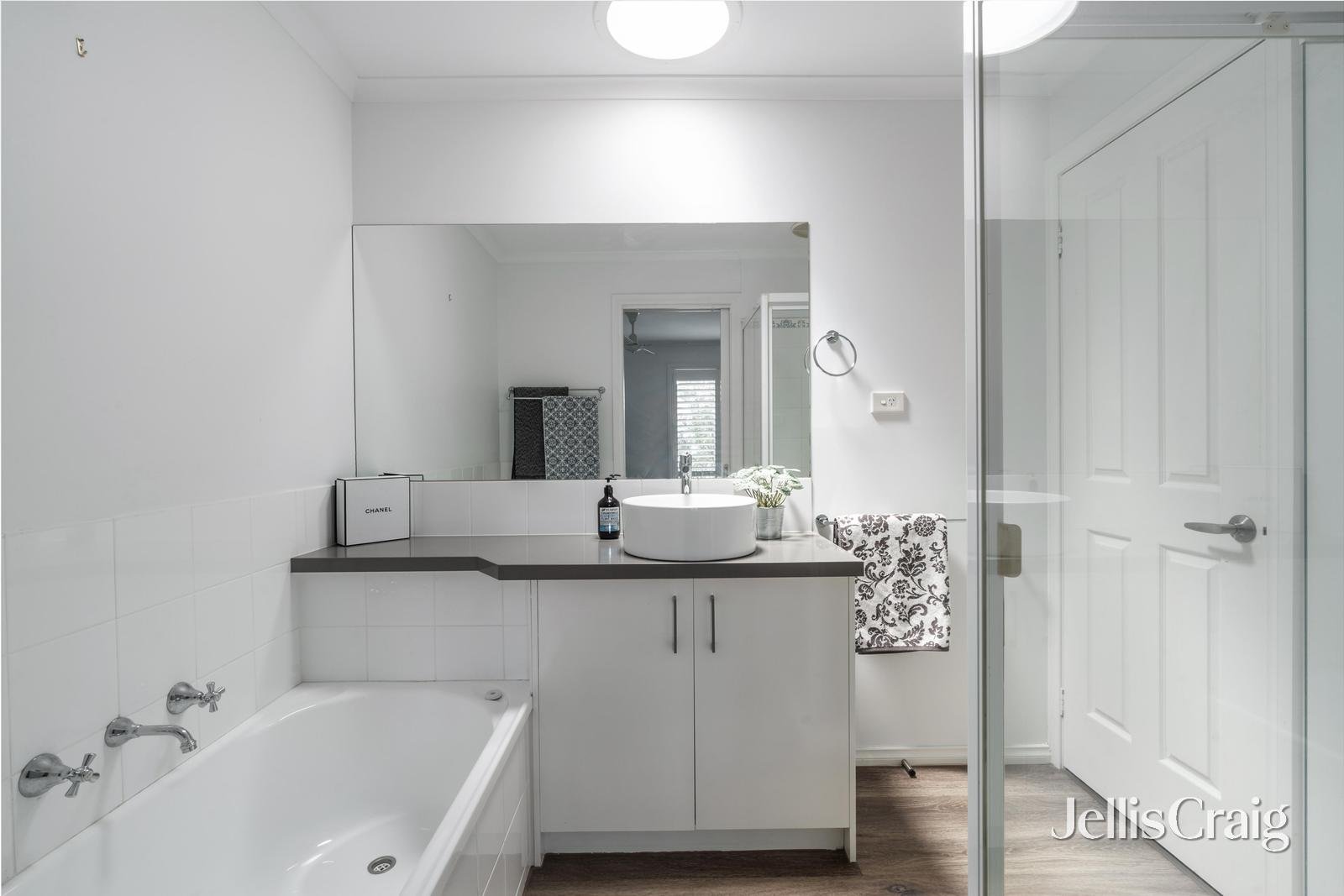2/62 Bondi Road, Bonbeach image 10