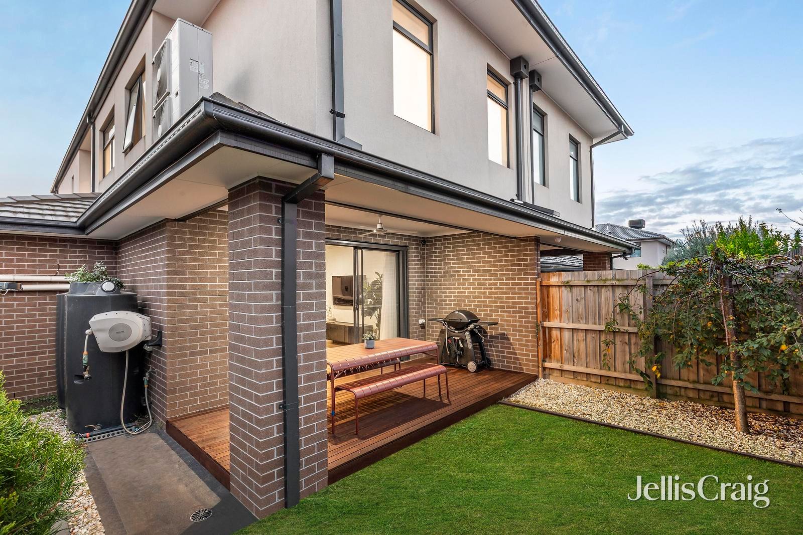 2/62 Nimmo Street, Essendon image 11