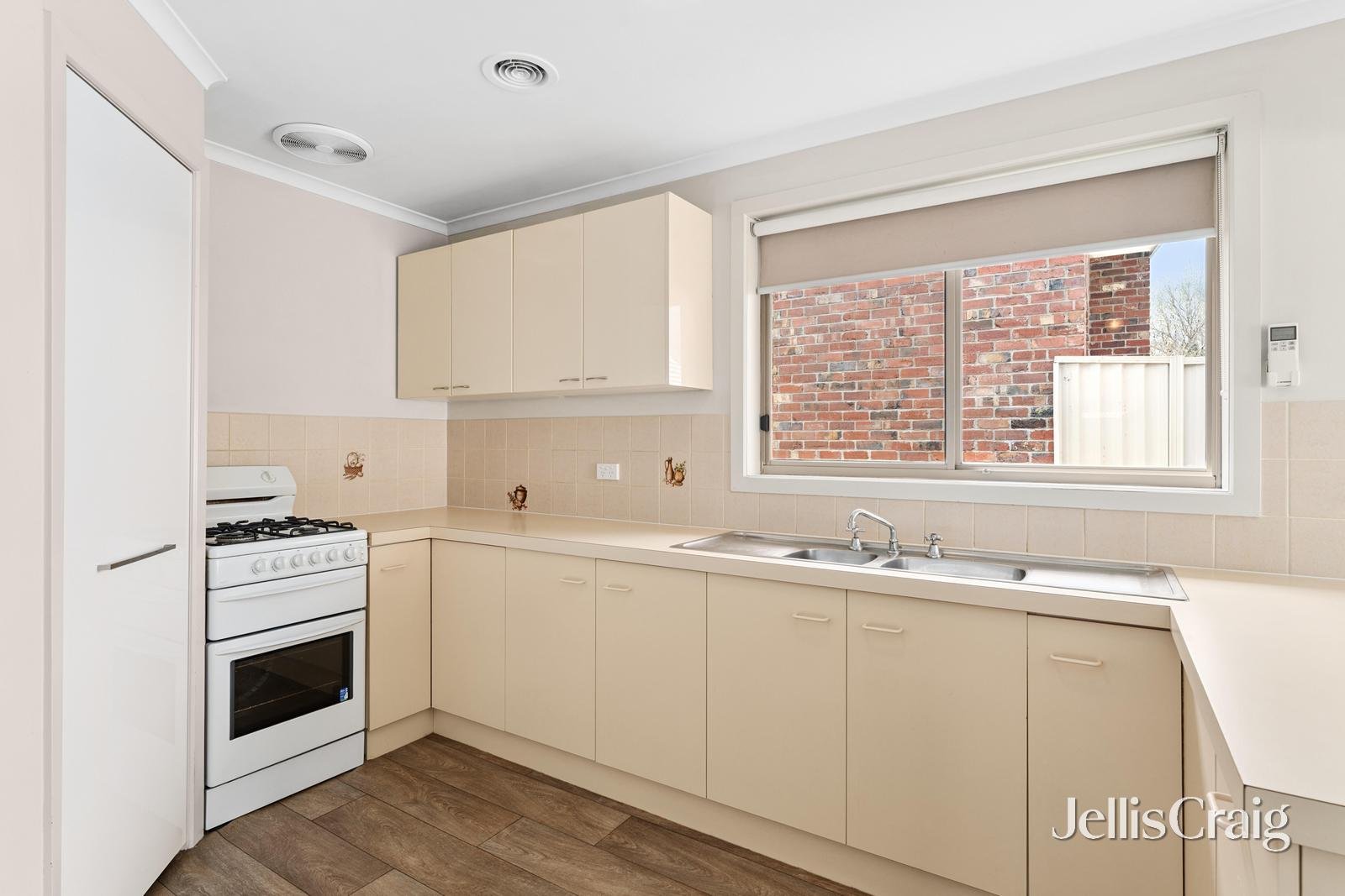 2/621 Skipton Street, Redan image 4