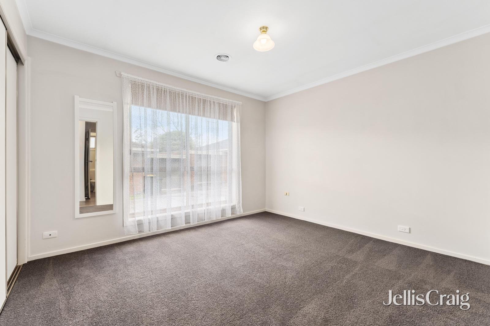 2/621 Skipton Street, Redan image 6