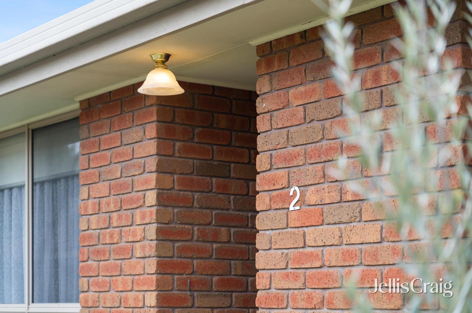 2/621 Skipton Street, Redan image 2