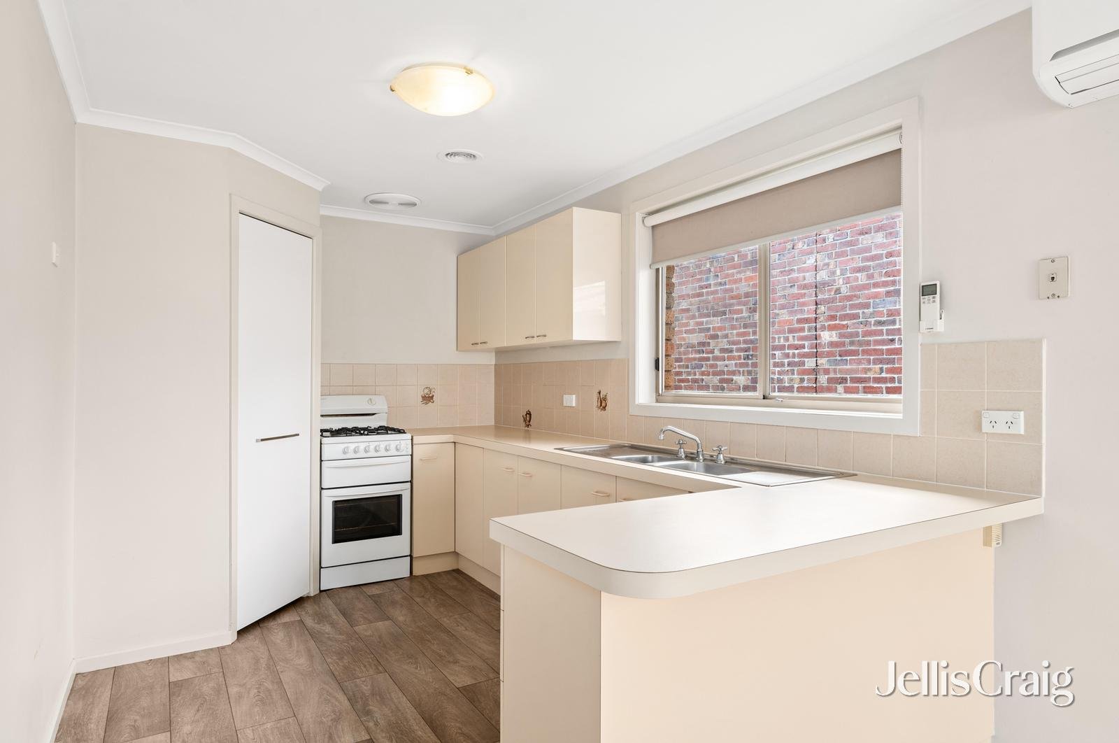 2/621 Skipton Street, Redan image 3