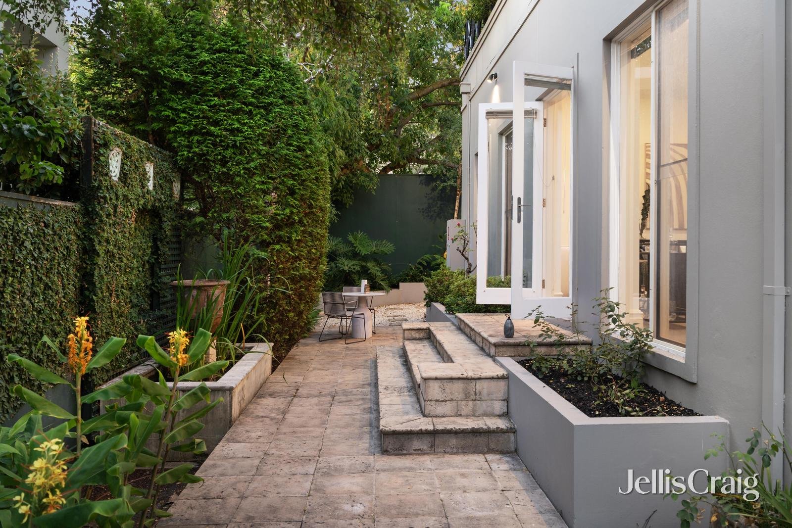 2/635 Orrong Road, Toorak image 2