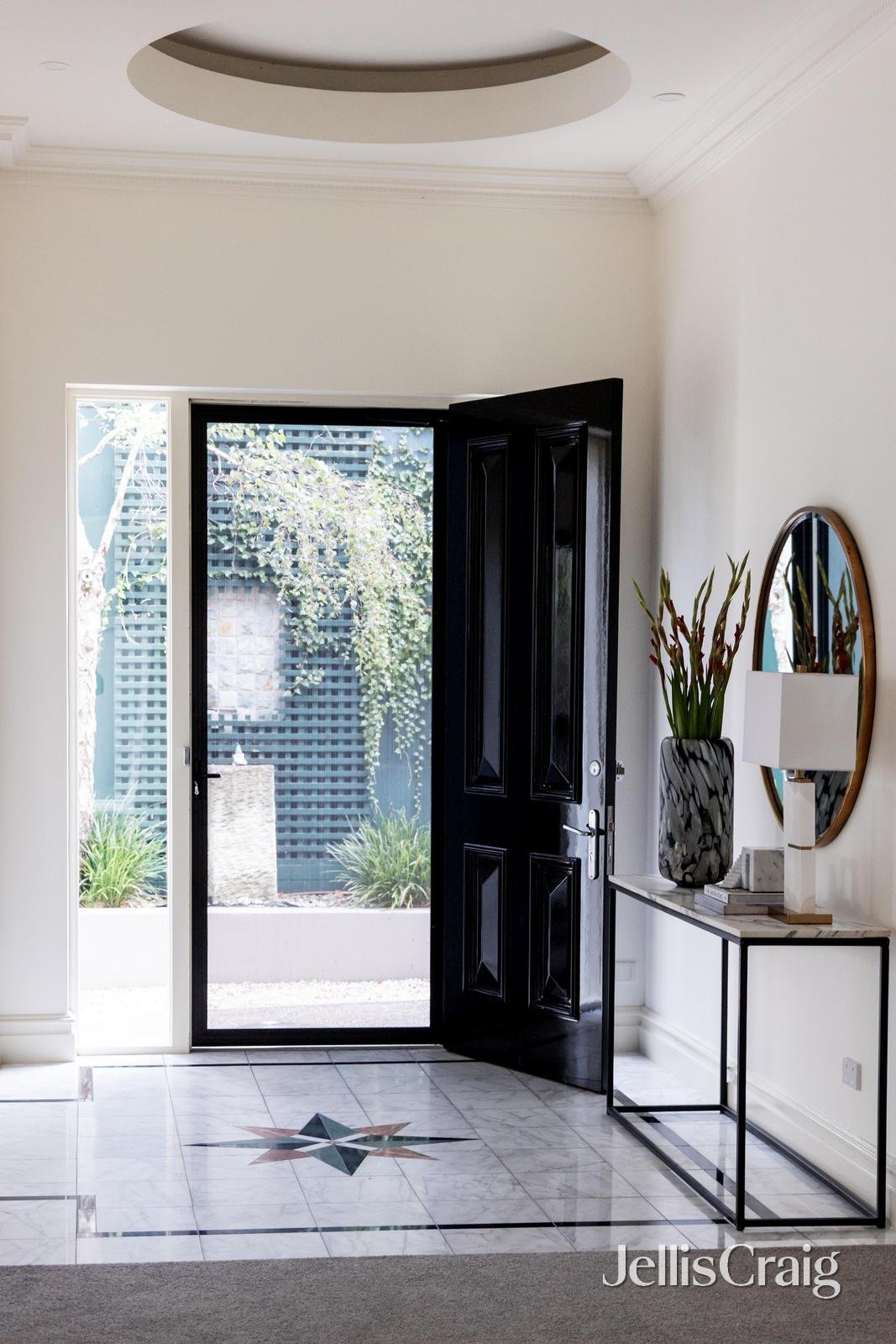 2/635 Orrong Road, Toorak image 4